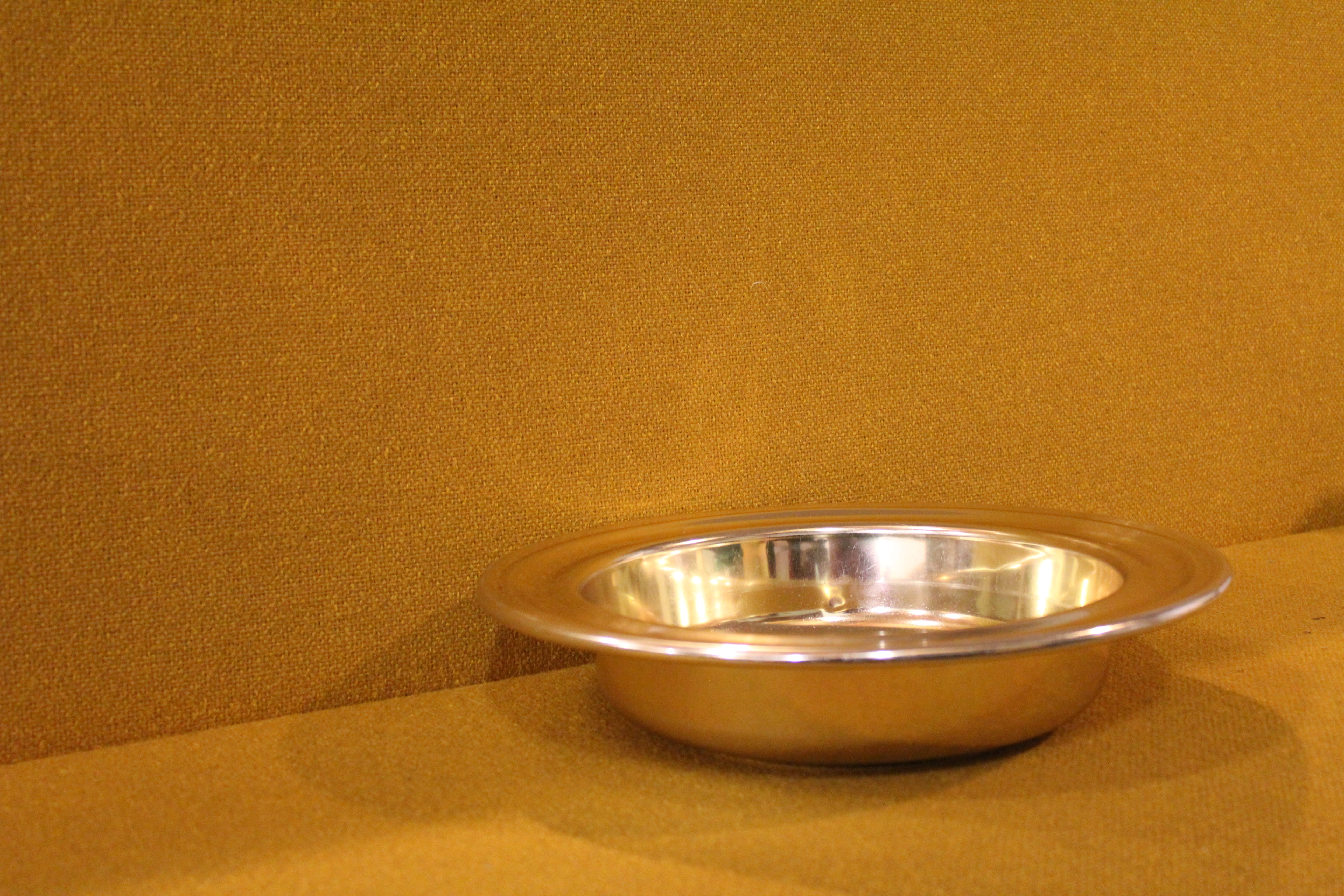 crockery, single object, simplicity, burning, indoors, backgrounds, rockford, metal, household equipment, church, 5K, colored background, generosity, no people, HD Wallpaper