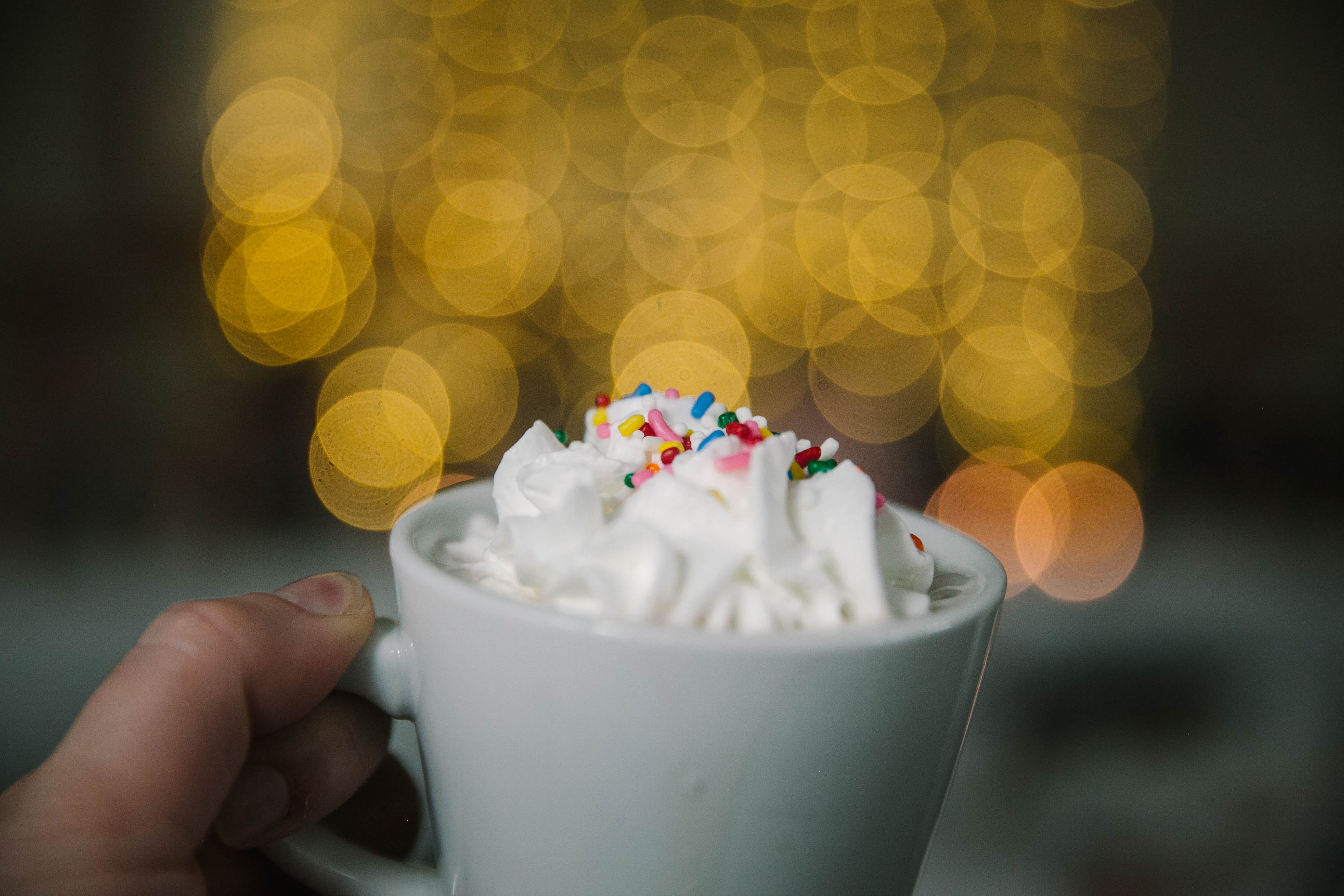 detail, human hand, light, sweet, cup, defocused, human body part, rockford, mug, creme, ice, photography, cream, sprinkle, cake, dessert, united states, HD Wallpaper