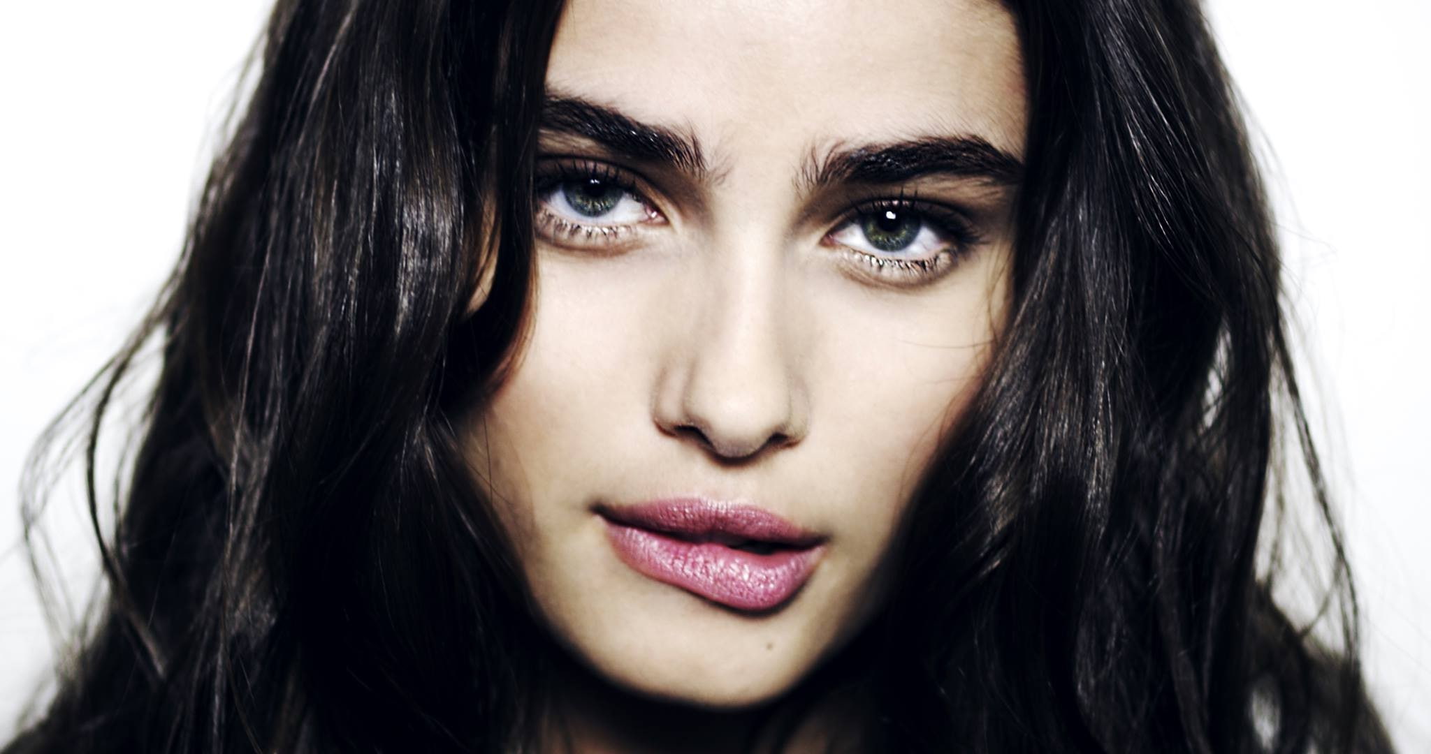 1080P, one person, human hair, long hair, adult, Taylor Hill, make-up, beautiful people, women, hairstyle, human lips, hair, headshot, portrait, lipstick, HD Wallpaper