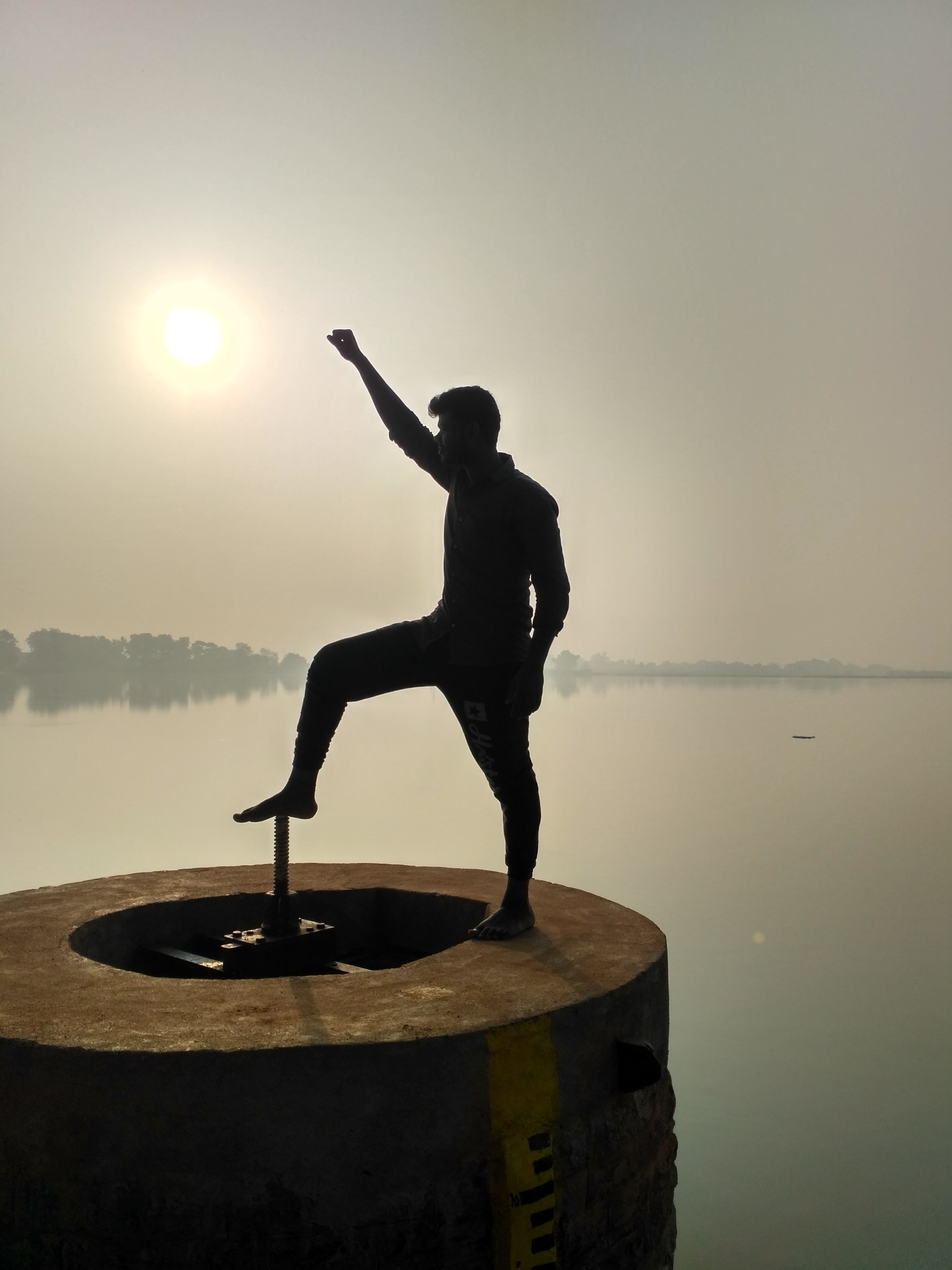 hdr, water, nature, human arm, sun, young adult, sanju, posture, limb, standing, sport, 4K, adult, lake, healthy lifestyle, vitality, sky, full length, Phone HD Wallpaper