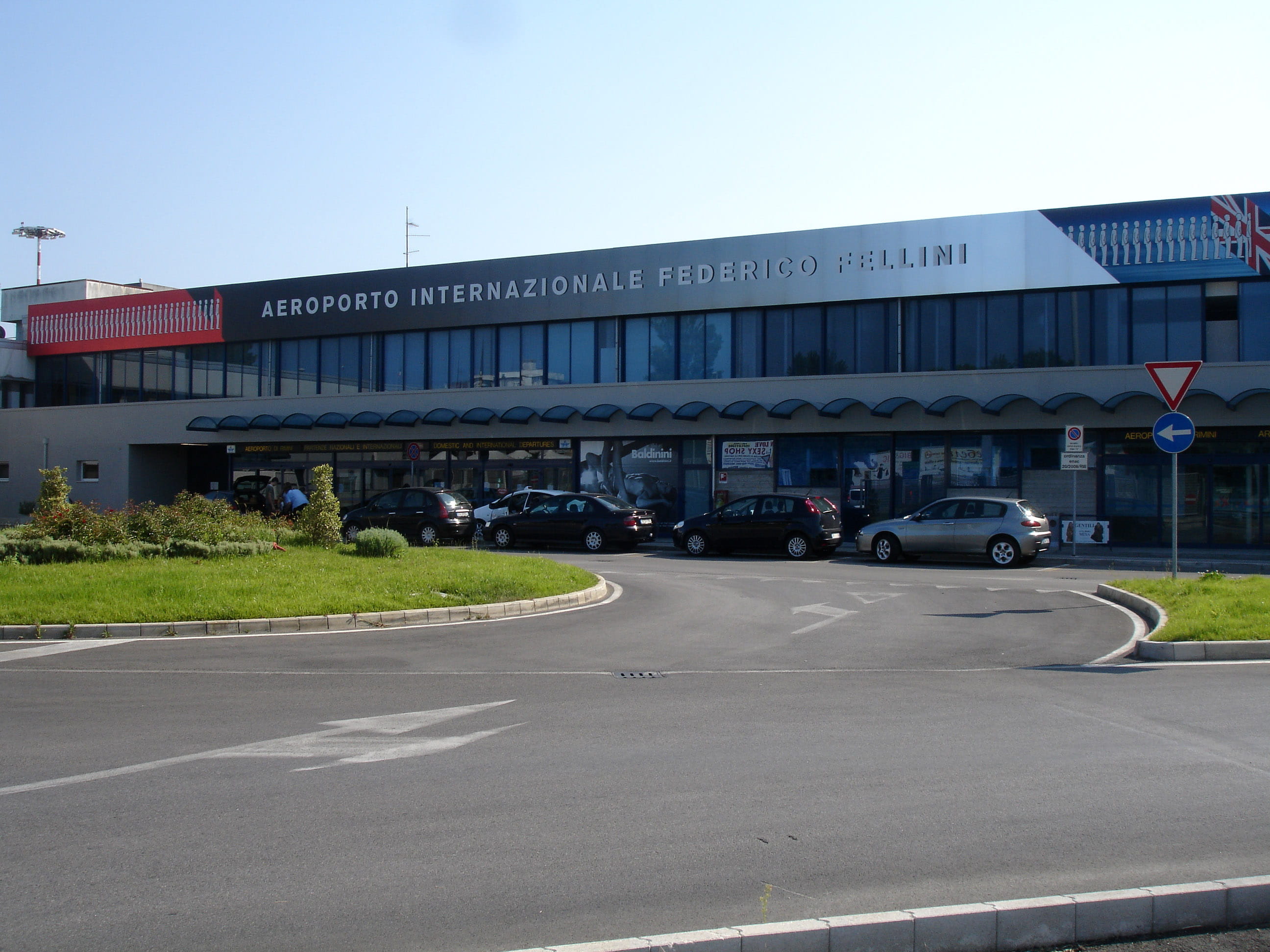 architecture, 2K, sign, nature, building Exterior, sky, public domain, no people, street, Federico Fellini International Airport, building, motor vehicle, HD Wallpaper