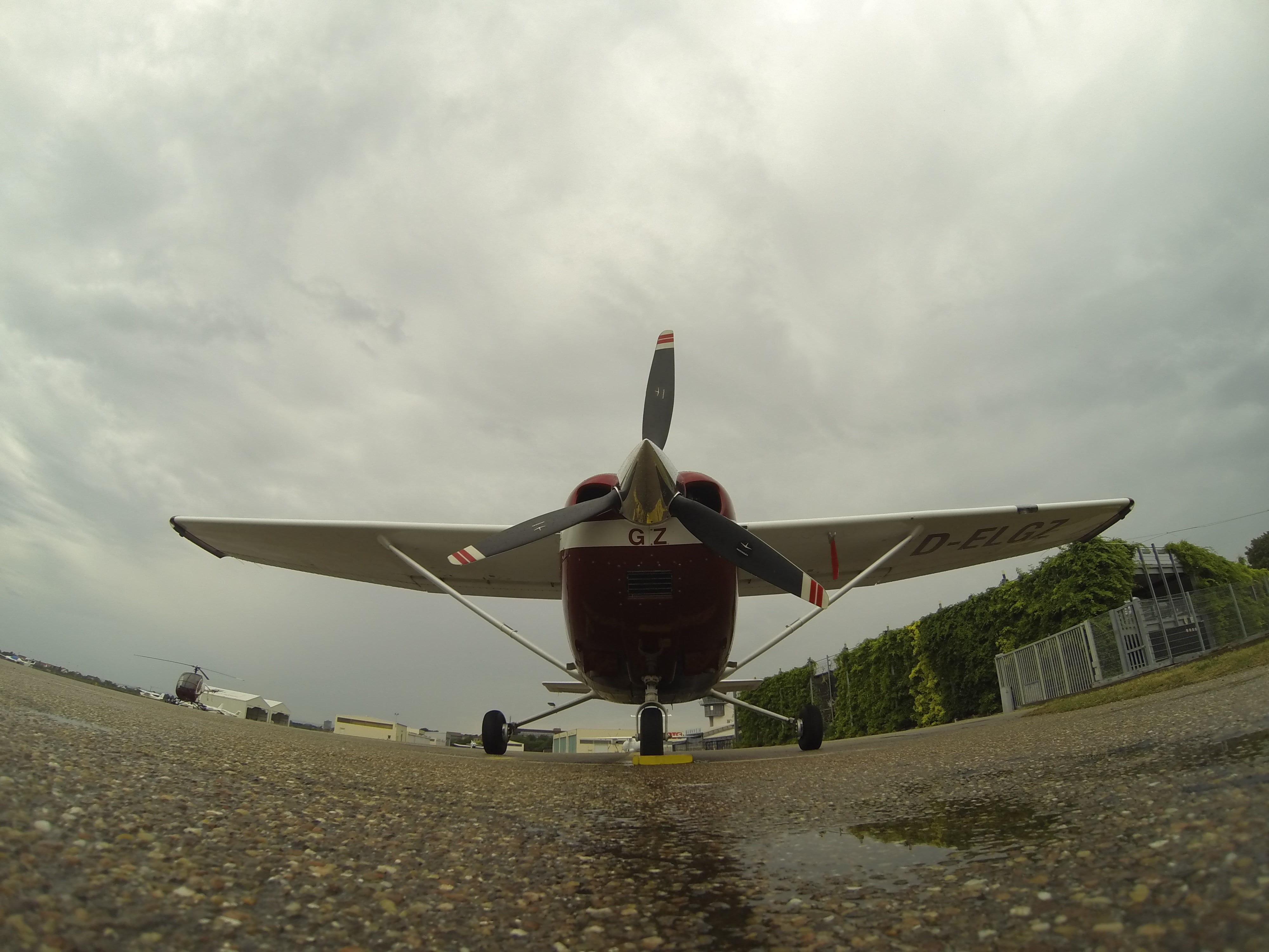 cloud - sky, environment, no people, sky, fly, aviation, airport, transportation, land, outdoors, aircraft, aircraft wing, cessna, runway, airport runway, HD Wallpaper