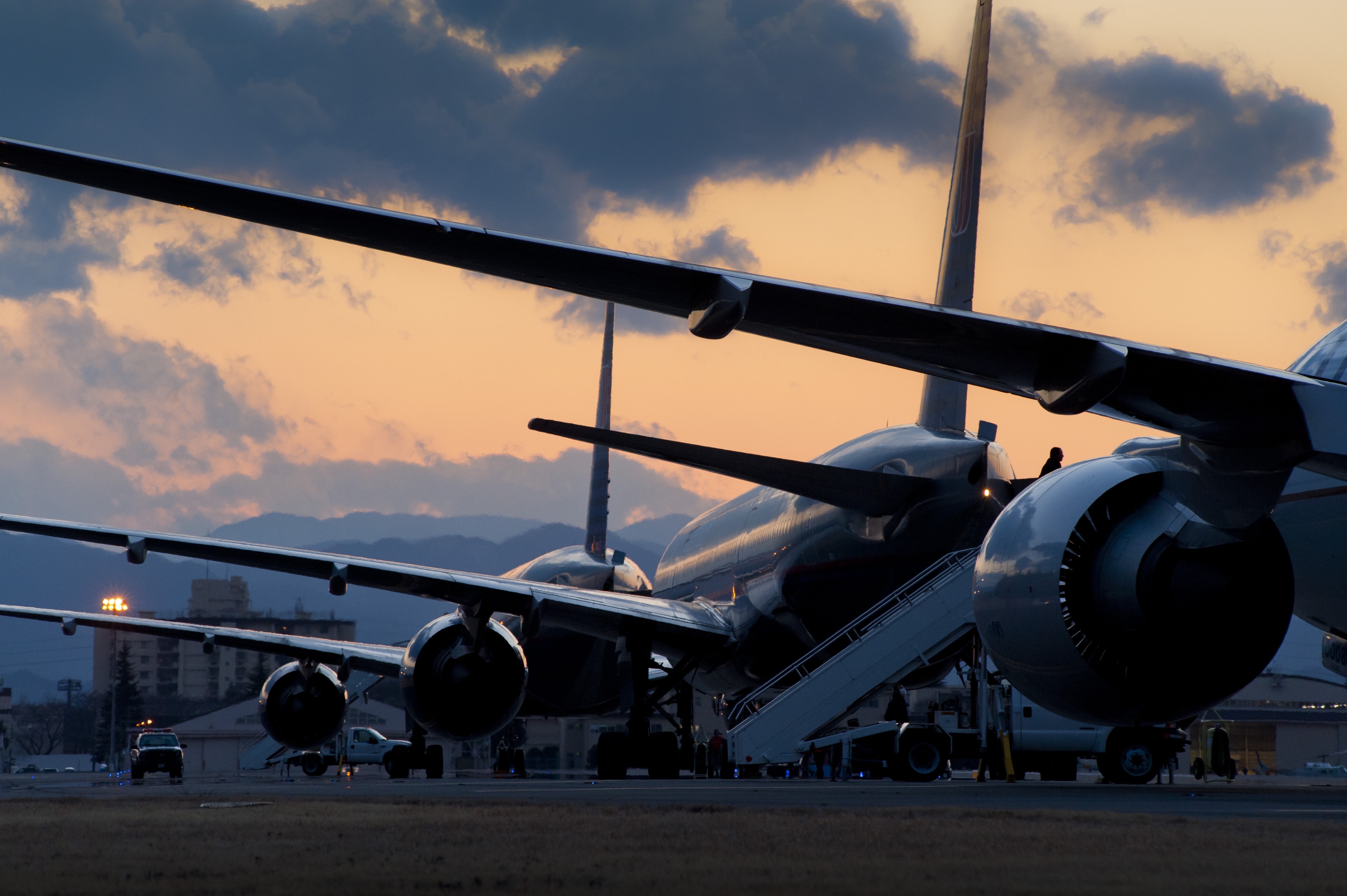 parked, cloud - sky, mode of transportation, airplane, flight-line, aerospace industry, mode of Transport, jets, business, travel, aviation, air, low angle view, HD Wallpaper