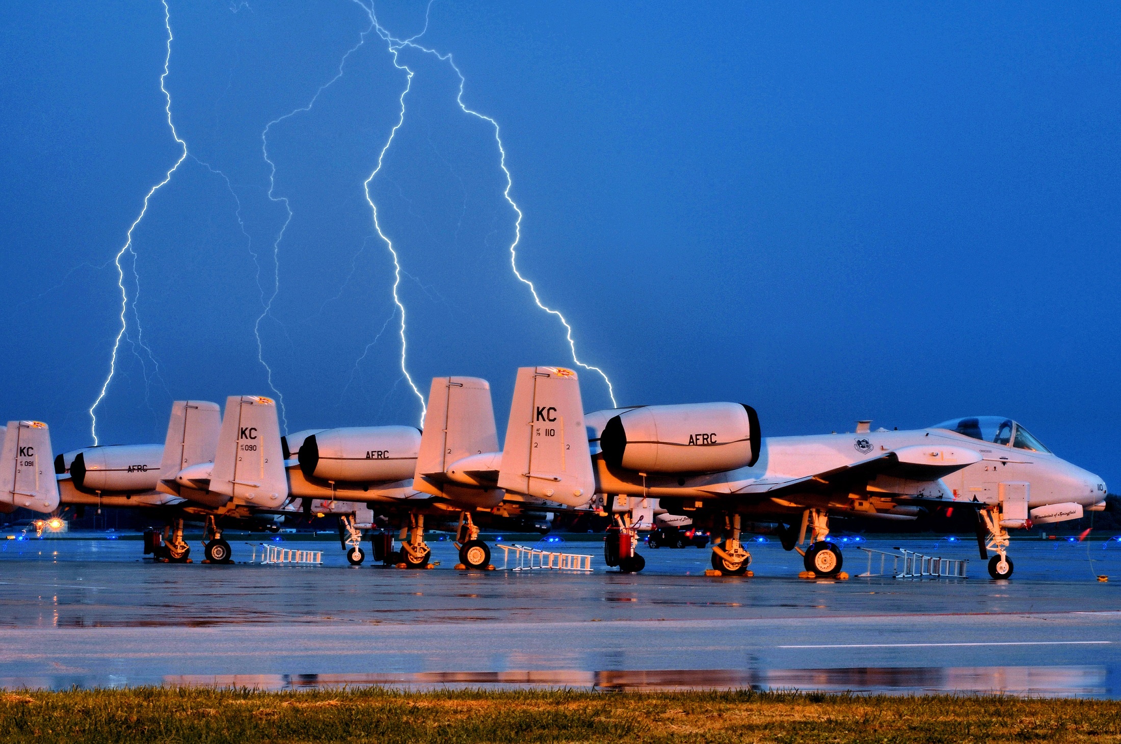 cloud - sky, military, lightning bolts, 1080P, electricity, lightning, thunderbolts, sky, thunderstorm, environment, striking, airplanes, beauty in nature, HD Wallpaper
