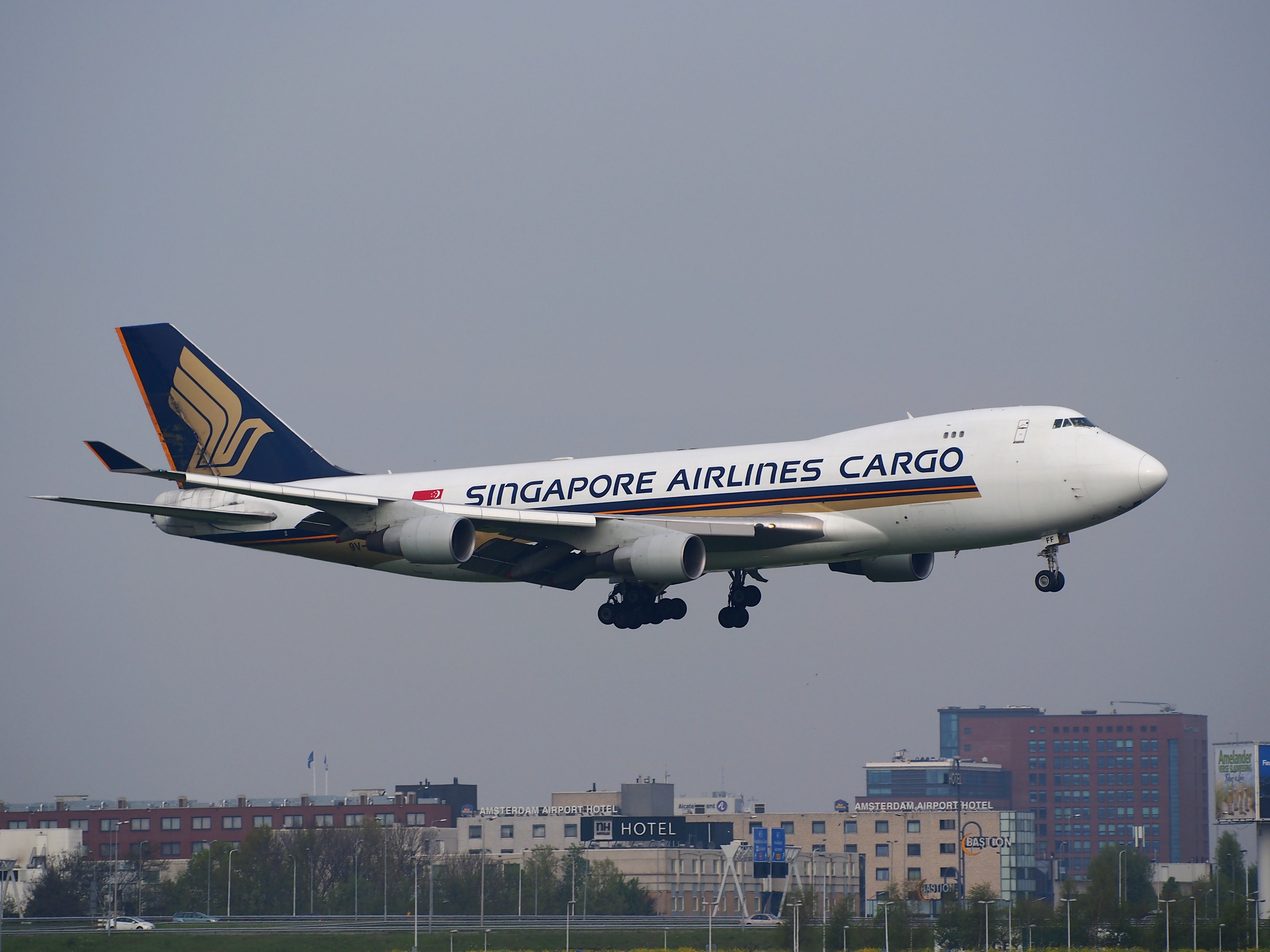 clear sky, arrival, mode of transportation, boeing 747, mid-air, sky, nature, architecture, cargo, airlines, passenger, on the move, airport, transportation, HD Wallpaper