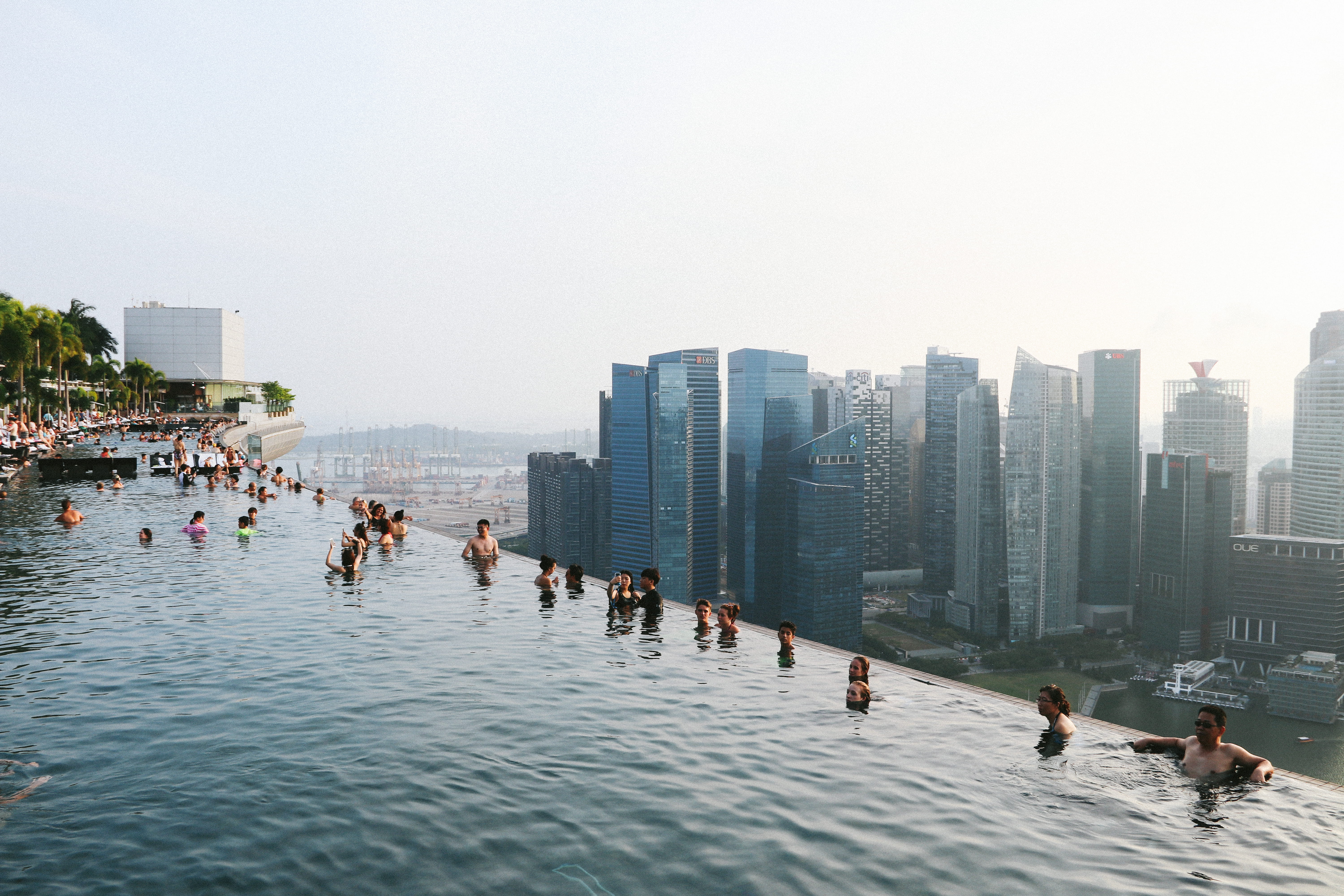 vacations, light, holiday, large group of people, infinitypool, outdoors, lightroom, infinity, vsco, building exterior, group of people, sky, singapore, HD Wallpaper