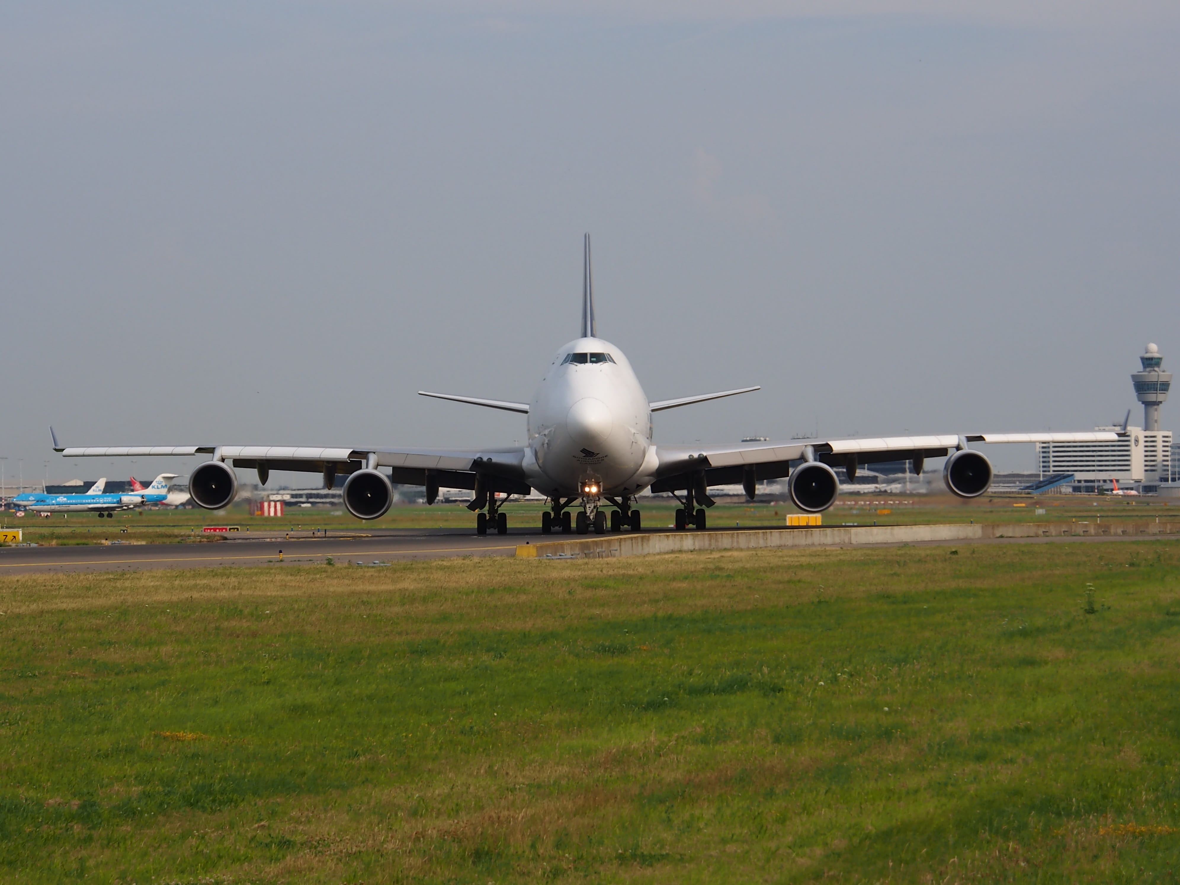 nature, land, mode of transportation, transportation, jumbo, 747, clear sky, luxury, airplane, airport, day, grass, airport runway, aircraft, schiphol, HD Wallpaper