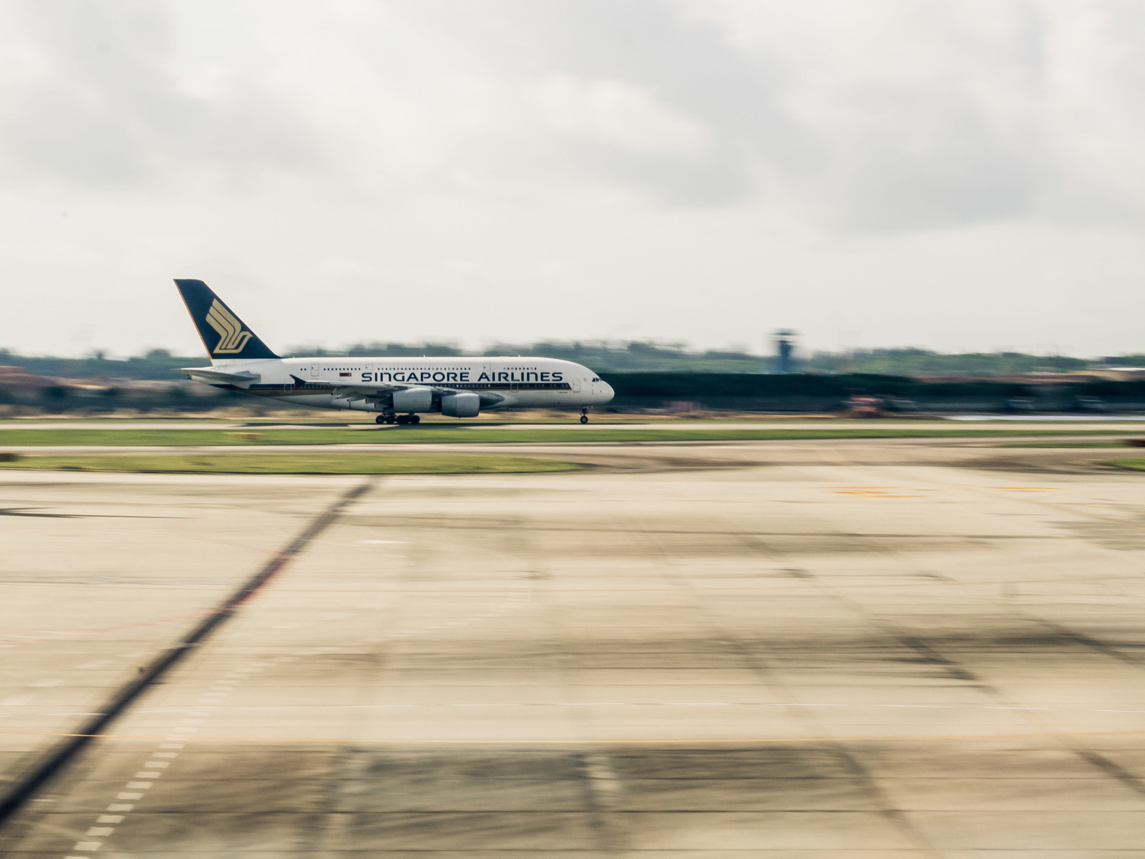 motion, sky, gray, business Travel, runway, arrival, business, panning, airfield, travel, landing, mode of transportation, air, airliner, corporate jet, HD Wallpaper