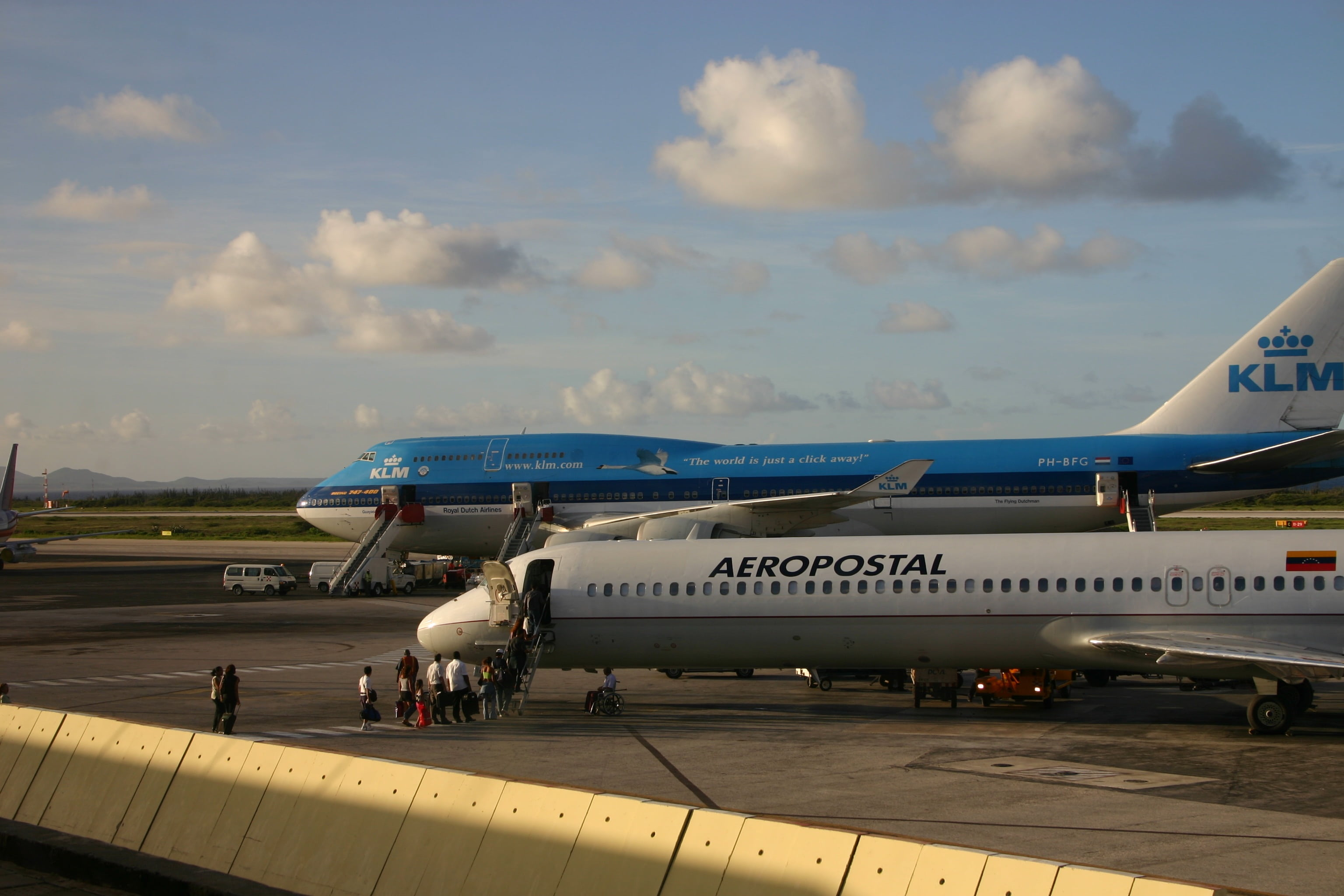 aeropostal, real people, incidental people, aircraft wing, air vehicle, airliner, people, white, commercial airplane, runway, mode of transportation, hato, HD Wallpaper