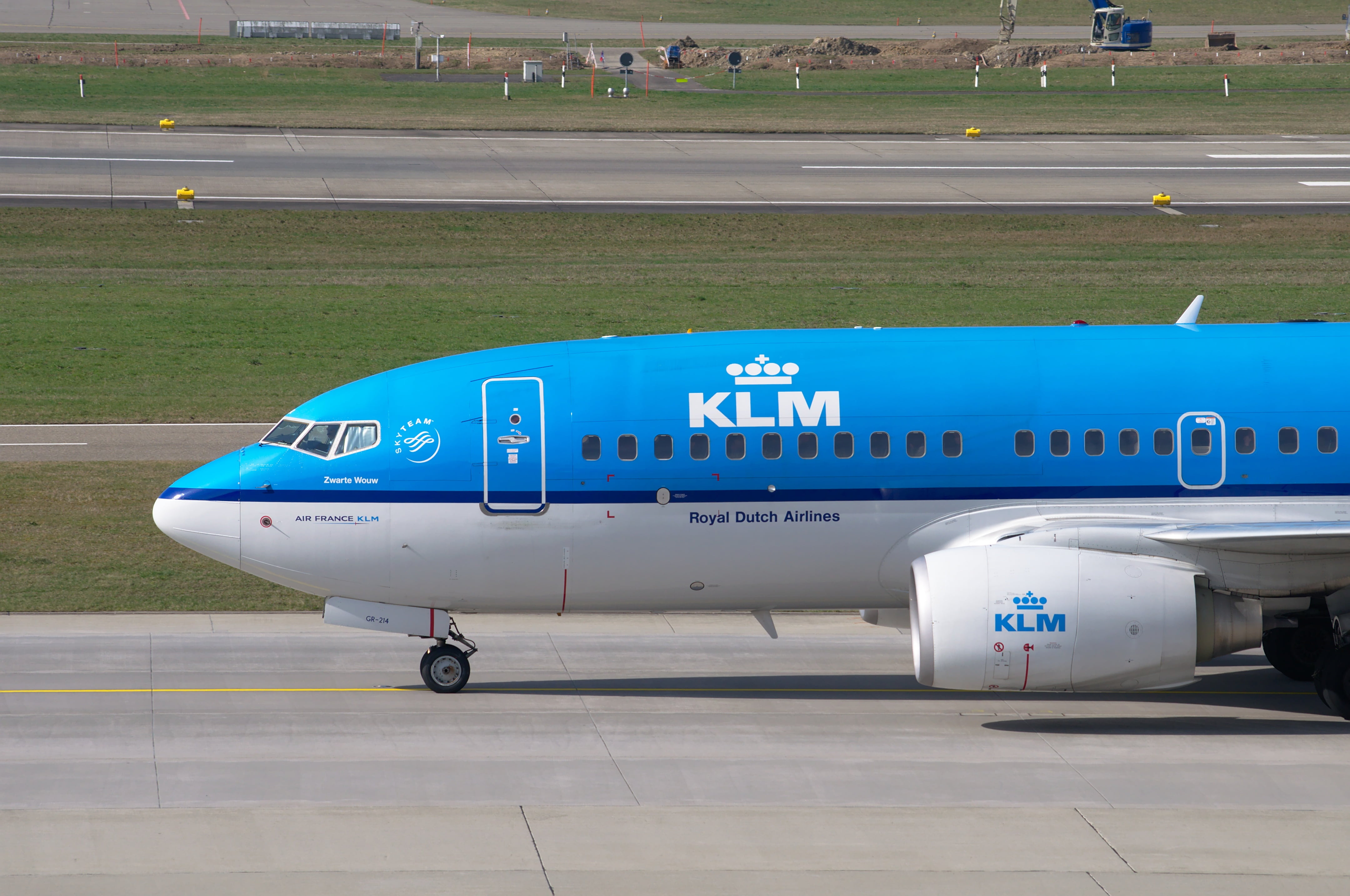 blue, business, boeing, land vehicle, turbine, no people, boeing 737, zurich, journey, 4K, airline, airport zurich, airplane, nature, airfield, single object, HD Wallpaper