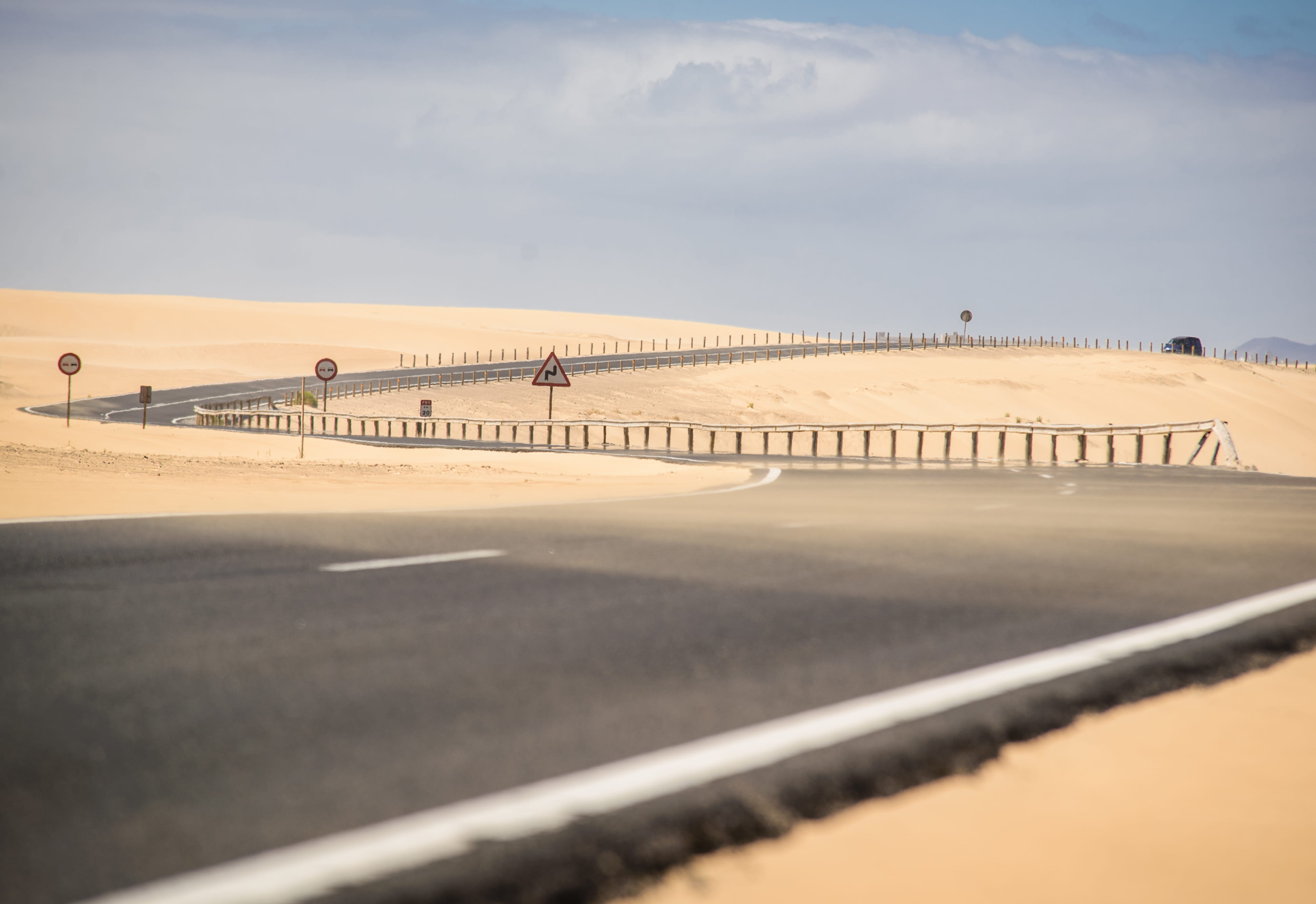 dessert, 4K, highway, no people, sky, tranquil scene, way, gray, outdoors, airfield, beauty in nature, built structure, scenics - nature, desert, land, HD Wallpaper