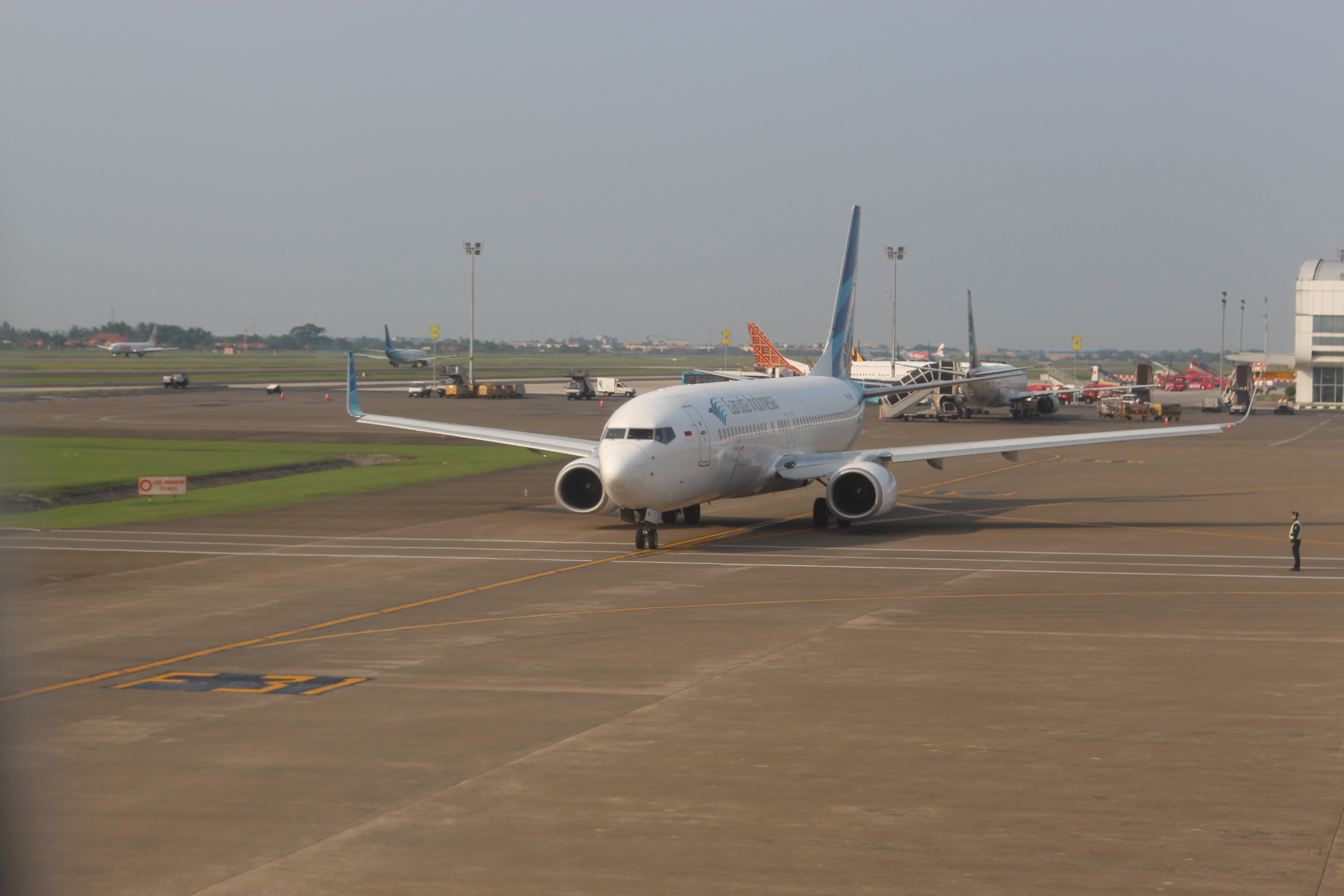 mode of transportation, aircraft, aircraft wing, copy space, transportation, aeroplane, air vehicle, sky, airport runway, garuda, airliner, no people, 5K, HD Wallpaper
