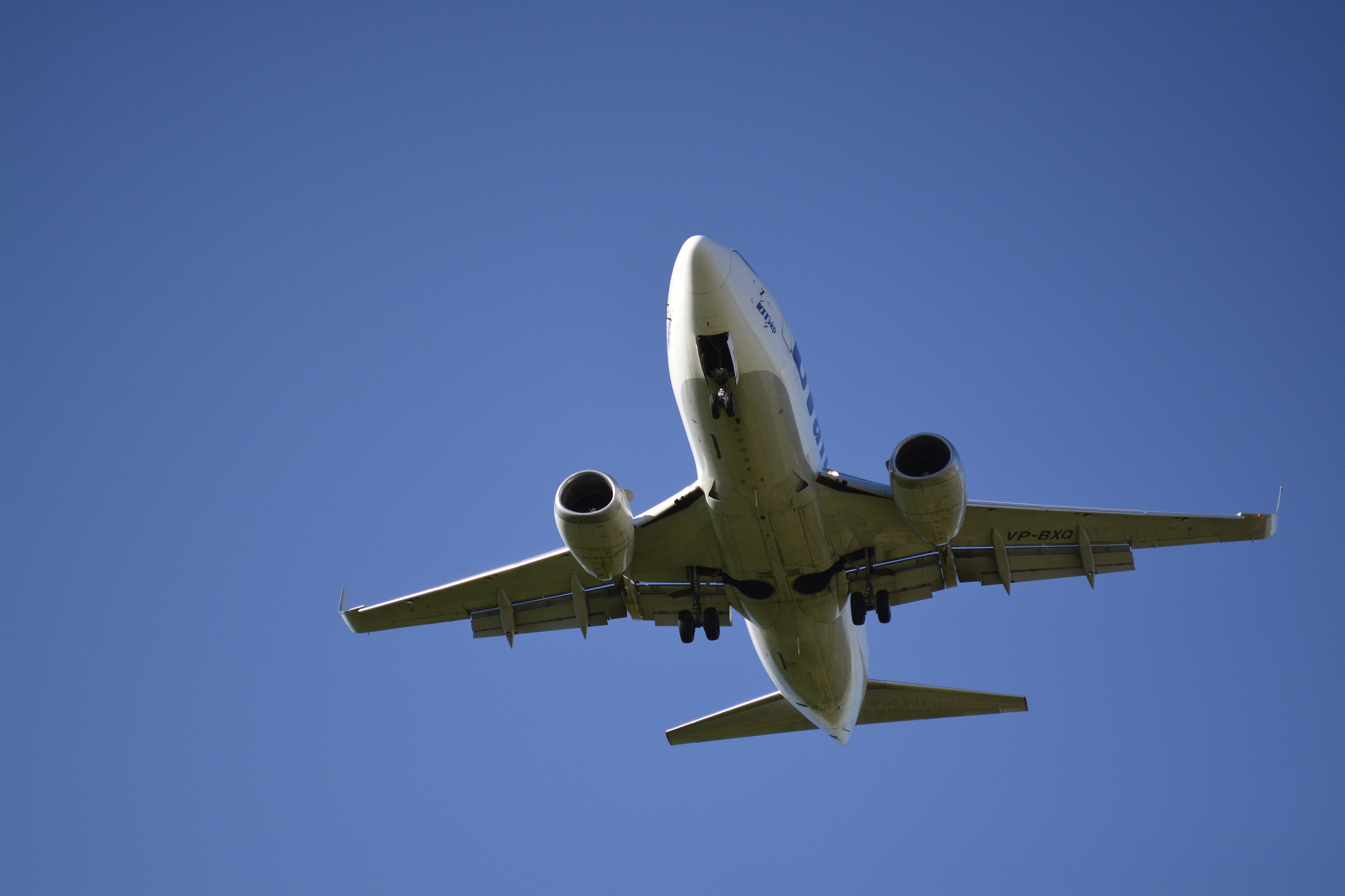 clear sky, low angle view, commercial airplane, 5K, airplane, no people, sky, mode of transportation, outdoors, aerospace industry, holiday, domodedovo, HD Wallpaper