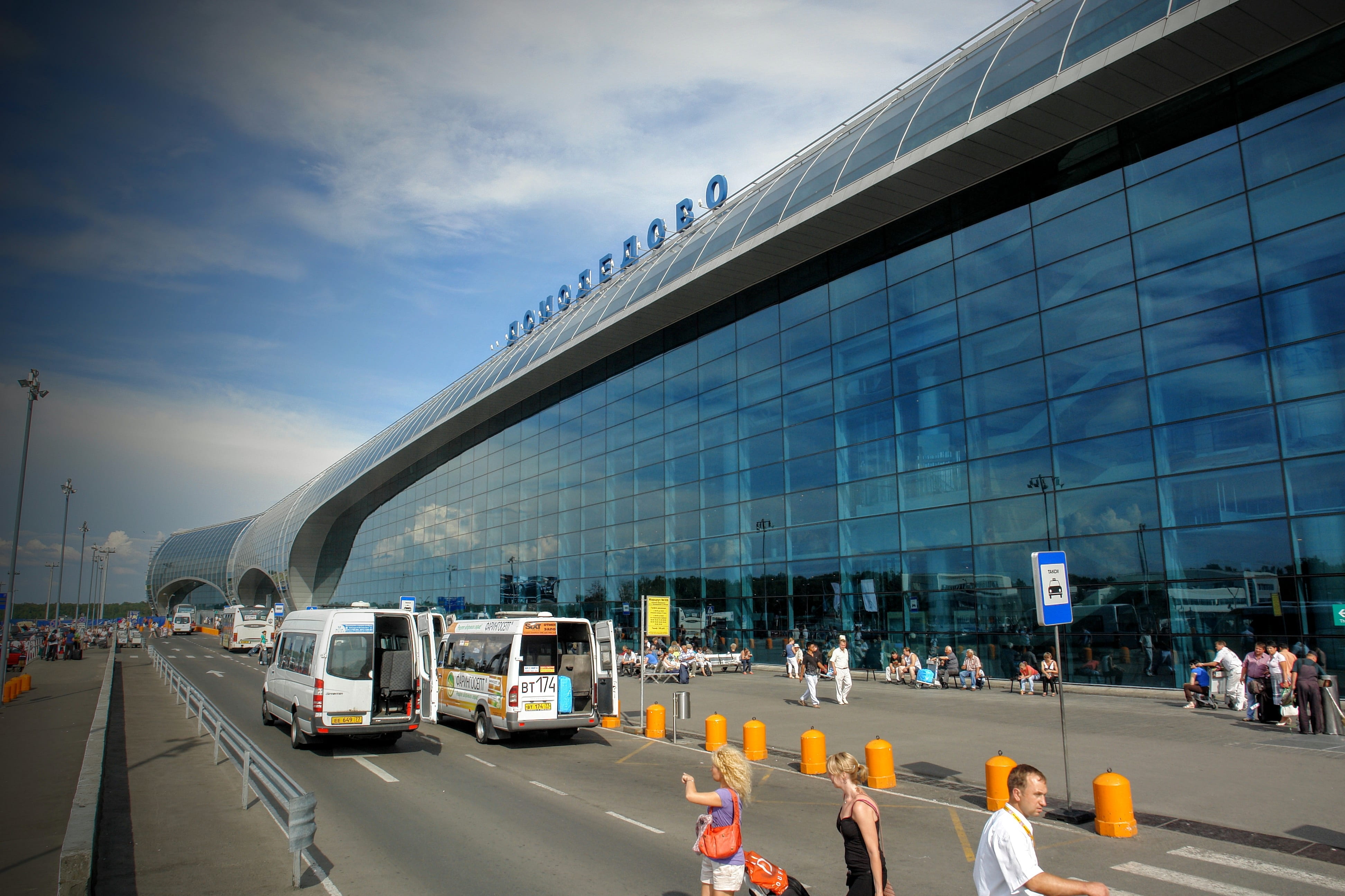 architecture, building, transportation, travel destinations, day, outdoors, mode of transportation, group of people, airport, motor vehicle, domodedovo, HD Wallpaper