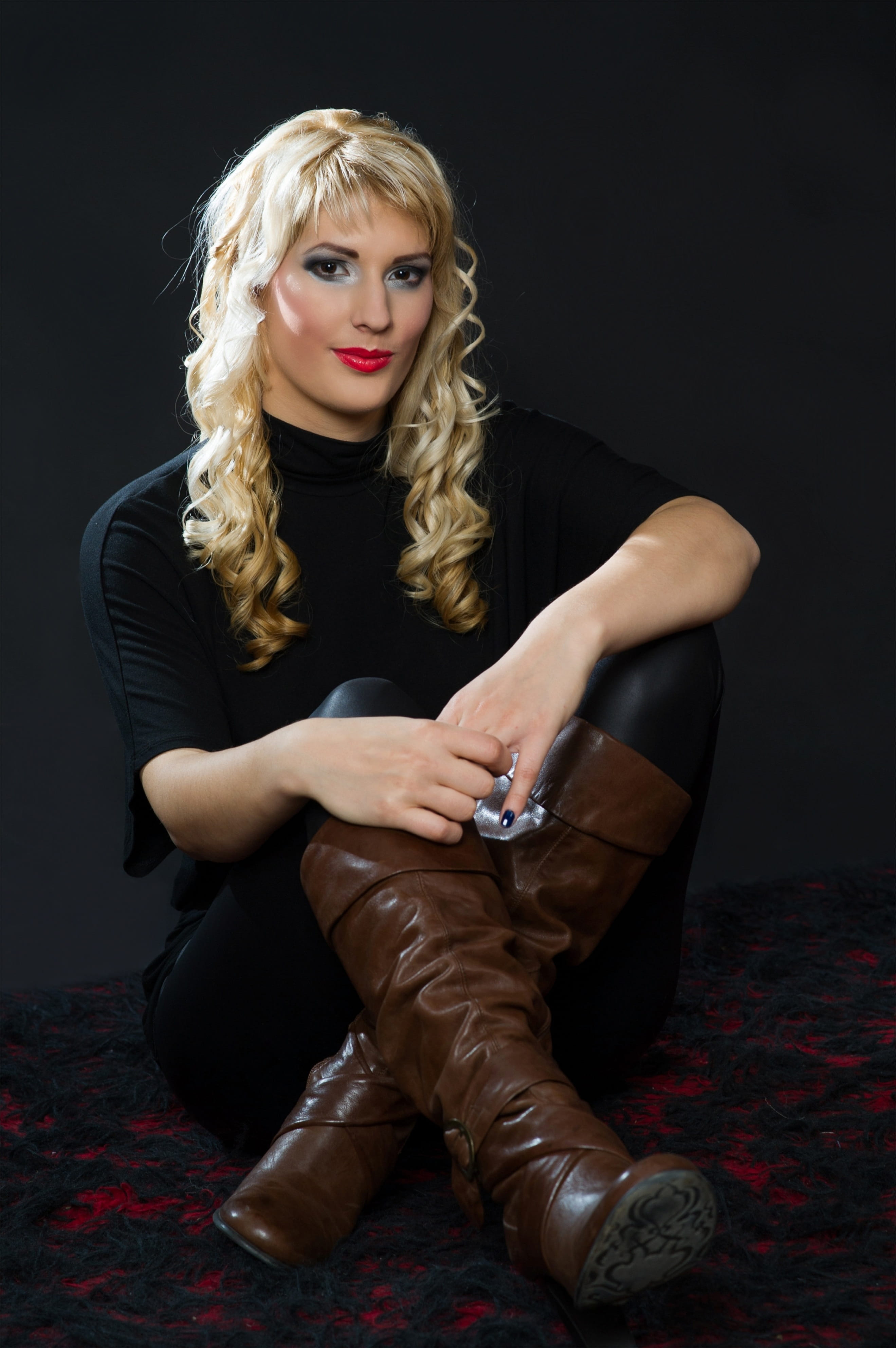 romanian beauty, looking at camera, woman, black clothing, foot, young adult, young women, fashion, romanian, romanian woman, fashion girl, blond hair, Phone HD Wallpaper