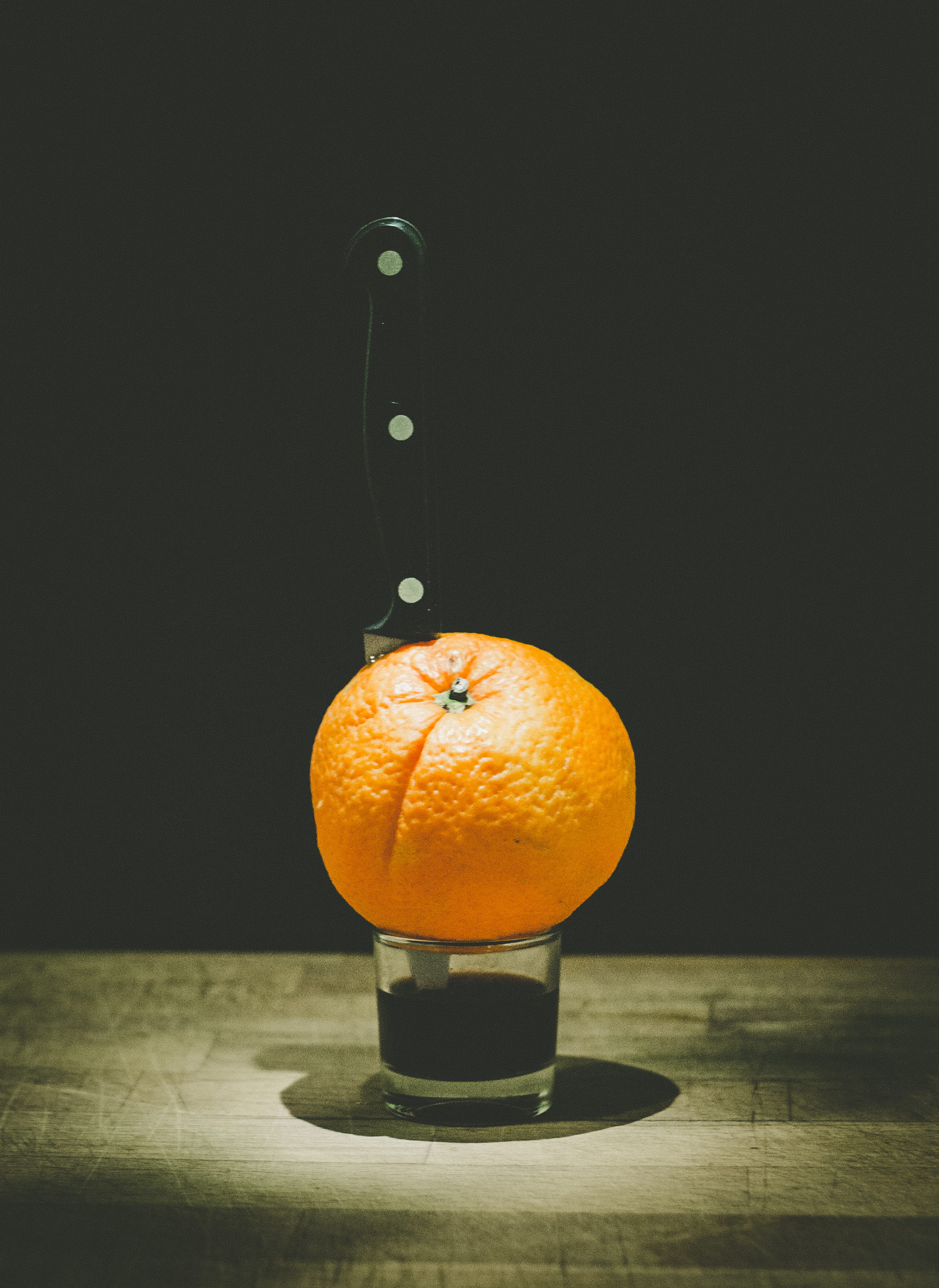 el prat de llobregat, dark, single object, fruit, tangerine, studio shot, food, orange color, vintage, wellbeing, close-up, killing, spain, wine, Phone HD Wallpaper