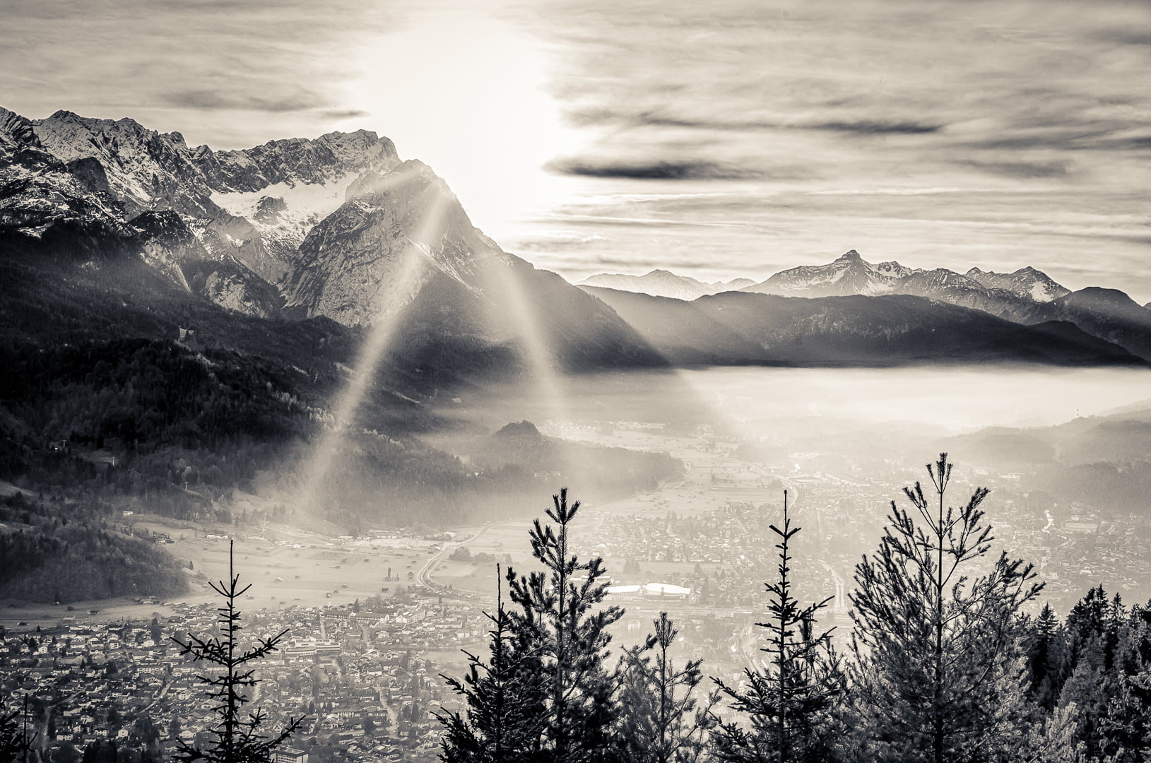 winter, photo, white  sun, Pentax, Wank, F1.4, Sonne, K-7, snow, outdoors, european Alps, 30mm, scenics, Fog, mountain, Sigma, Nebel, HSM, black and white, HD Wallpaper