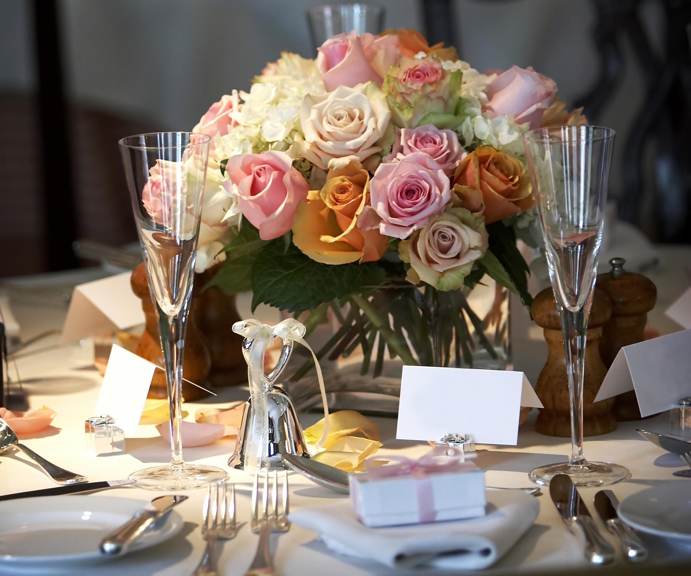 romantic, romance, flowers, lovely, beautiful, pink roses, table, colorful, bouquet, white, 1080P, wedding, pretty, HD Wallpaper