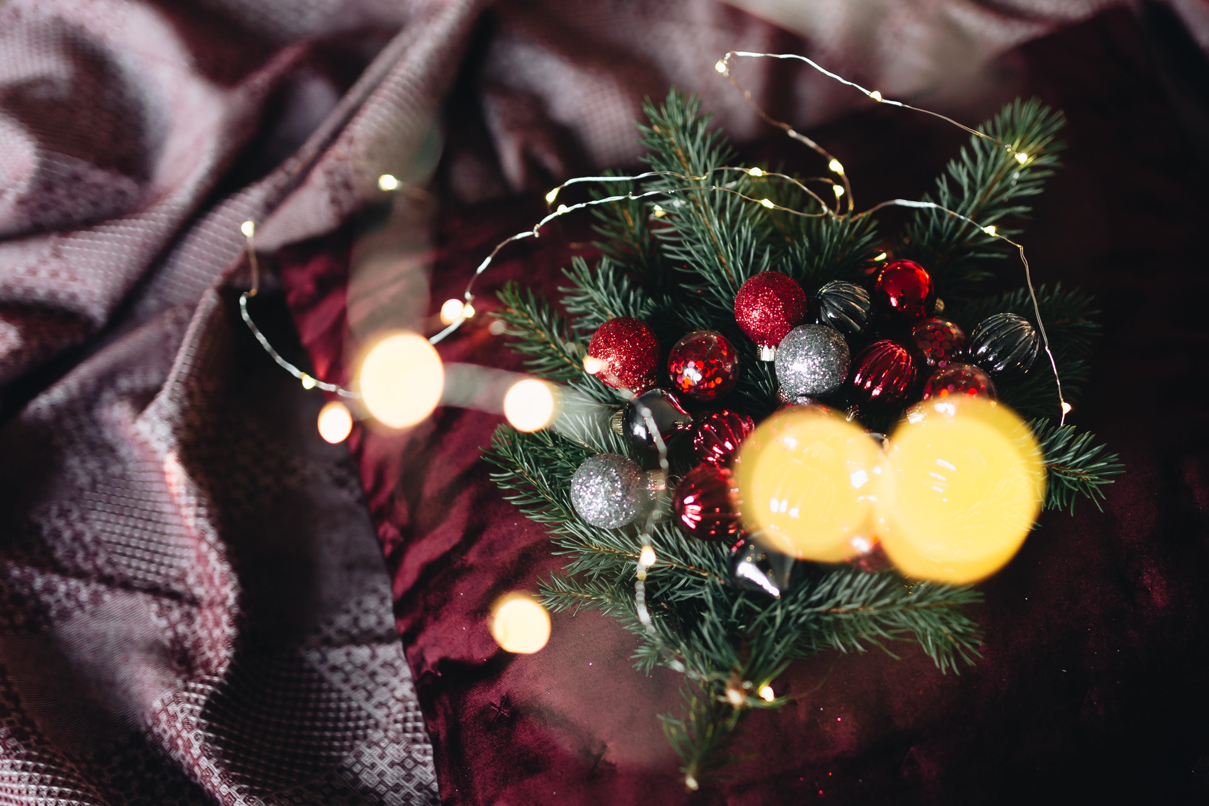 decor, food and drink, christmas, decoration, celebration, christmas lights, 4K, modern, balls, red, christmas decoration, burgundy, xmas, close-up, ornaments, HD Wallpaper