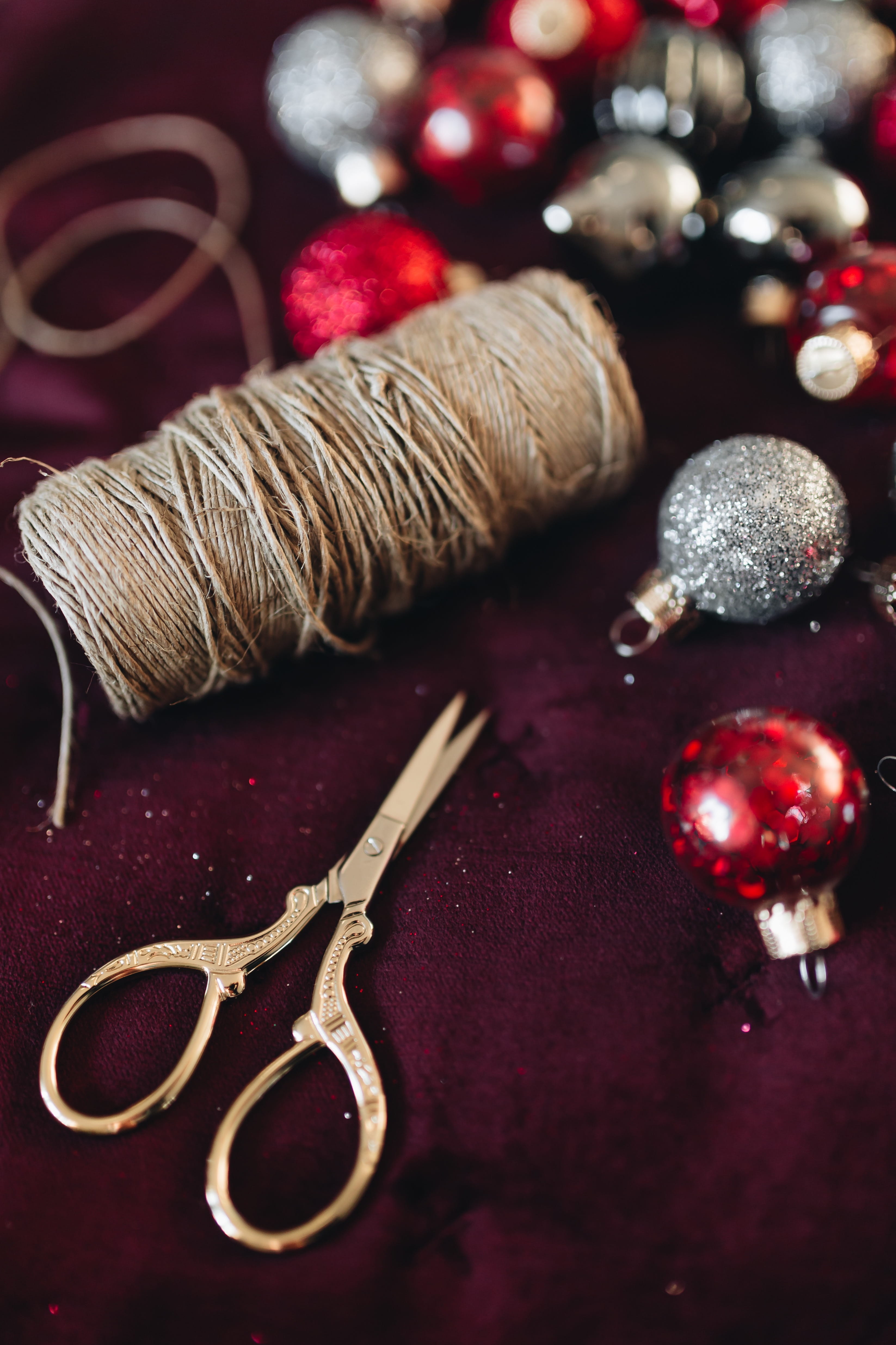 food, december, christmas ornament, decor, ornaments, brown, focus on foreground, 4K, modern, thread, christmas decoration, holidays, still life, close-up, Phone HD Wallpaper