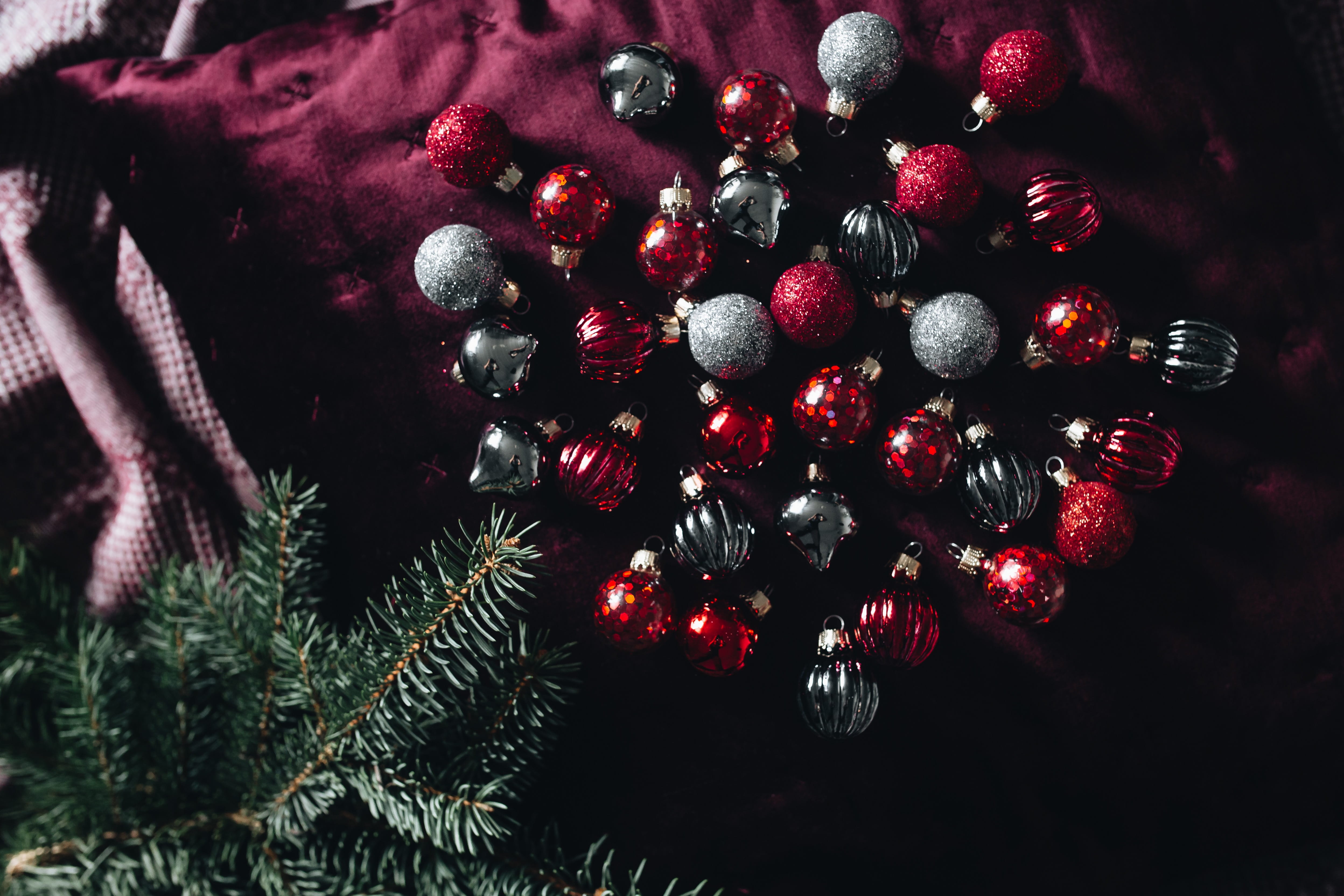 decoration, celebration, holidays, indoors, christmas, wellbeing, ripe, modern, 4K, christmas decoration, purple, ornaments, plant, abundance, holiday, HD Wallpaper
