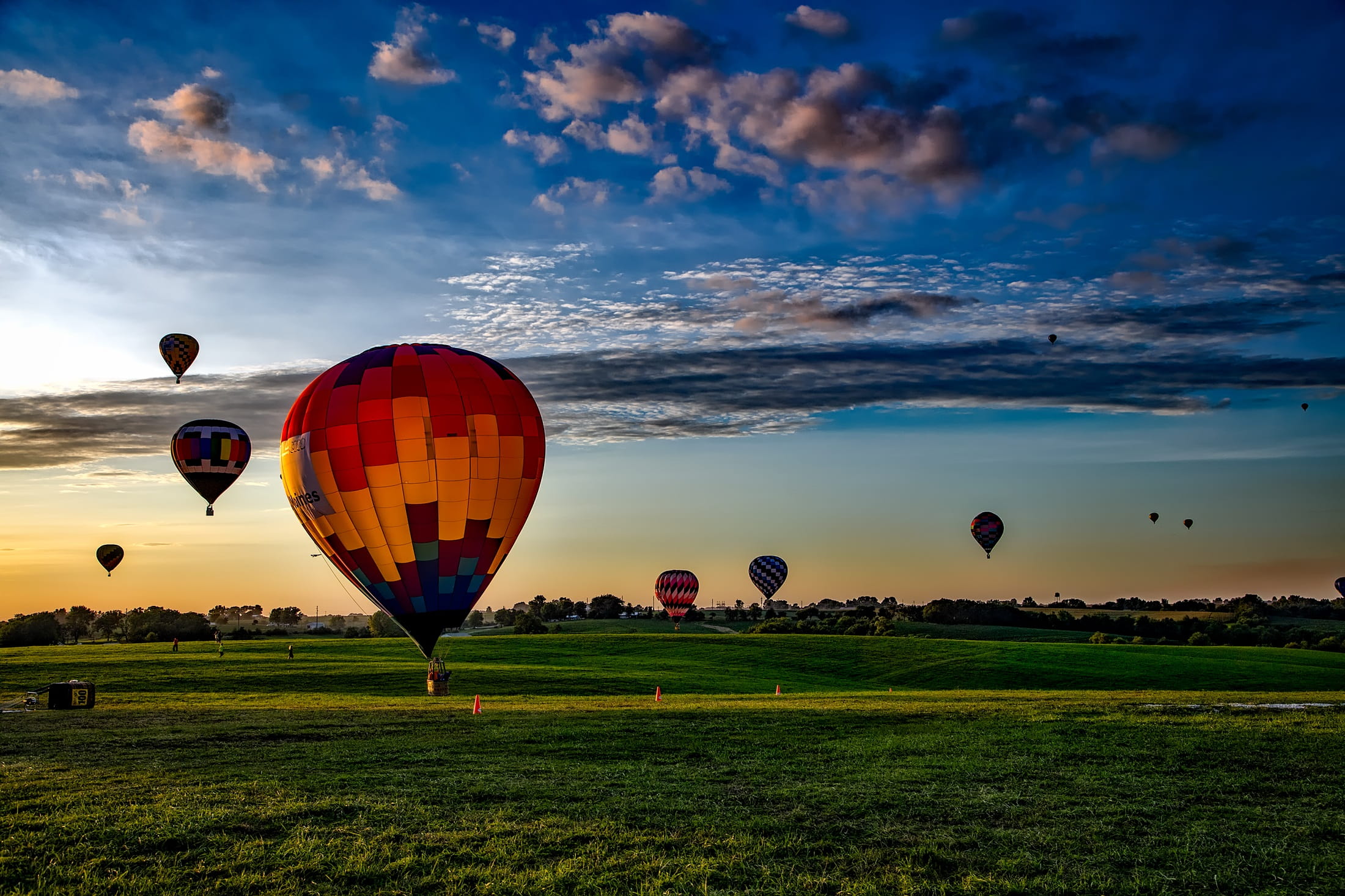 air vehicle, beauty in nature, adventure, mid-air, balloons, environment, flight, hour, color, transportation, sun, dawn, nature, balloon, leisure, ballooning festival, HD Wallpaper