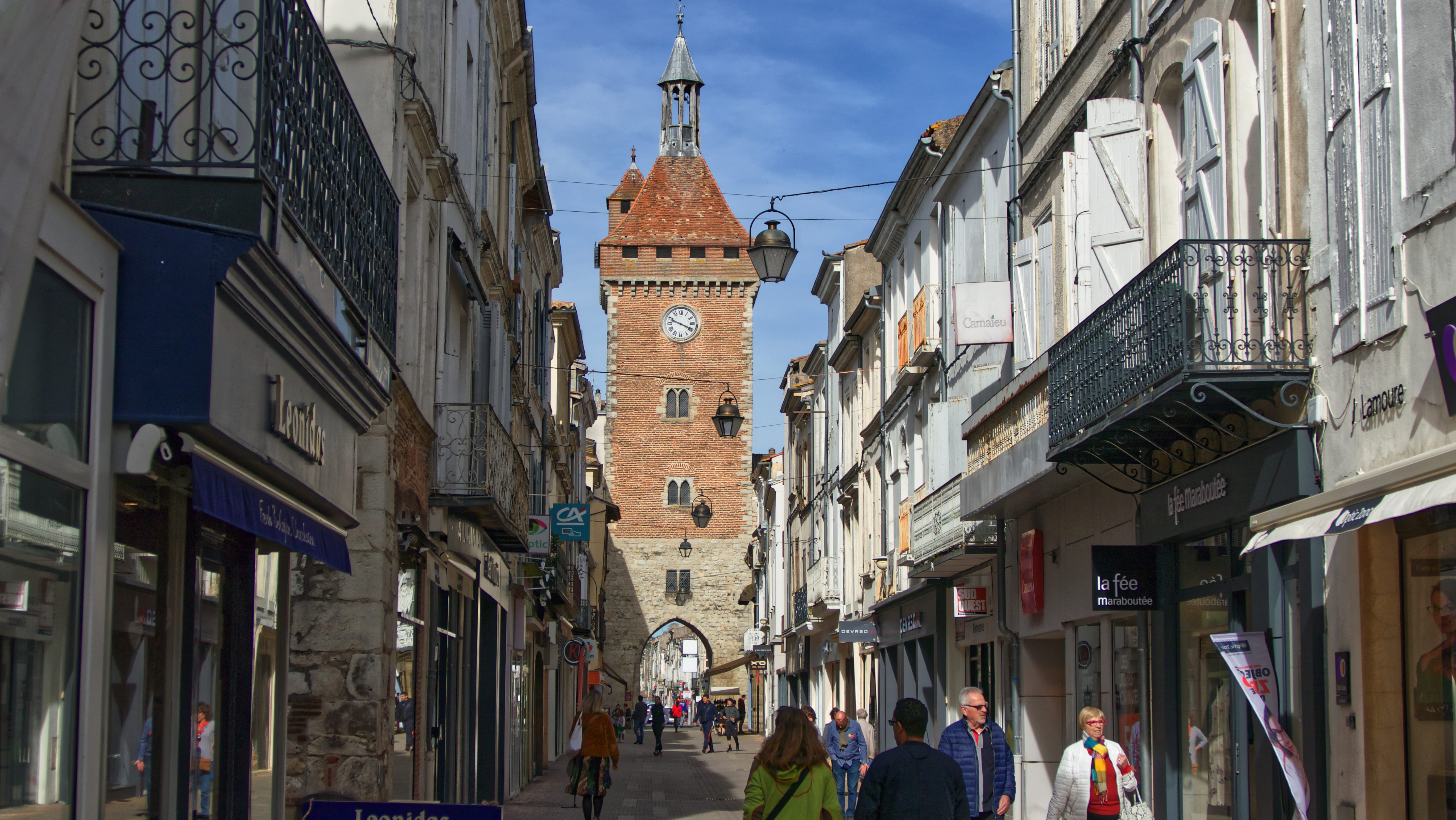 large group of people, women, spirituality, rue, person, pedestrian, incidental people, walkway, human, building exterior, villeneuve-sur-lot, architecture, HD Wallpaper