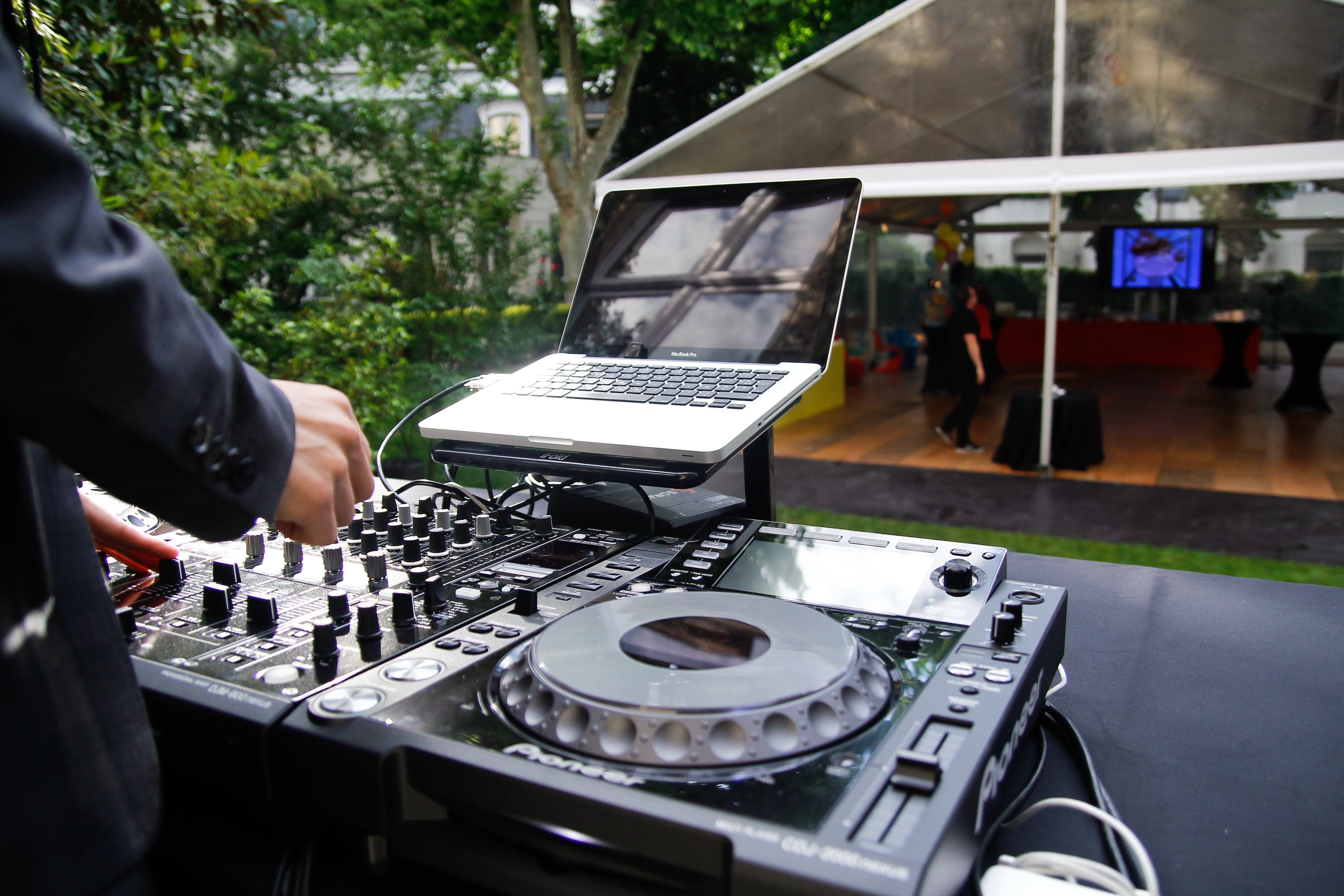 dj, using, men, musical instrument, people, human body part, 2K, skill, music festival, record, sound mixer, club dj, sound recording equipment, festival, HD Wallpaper