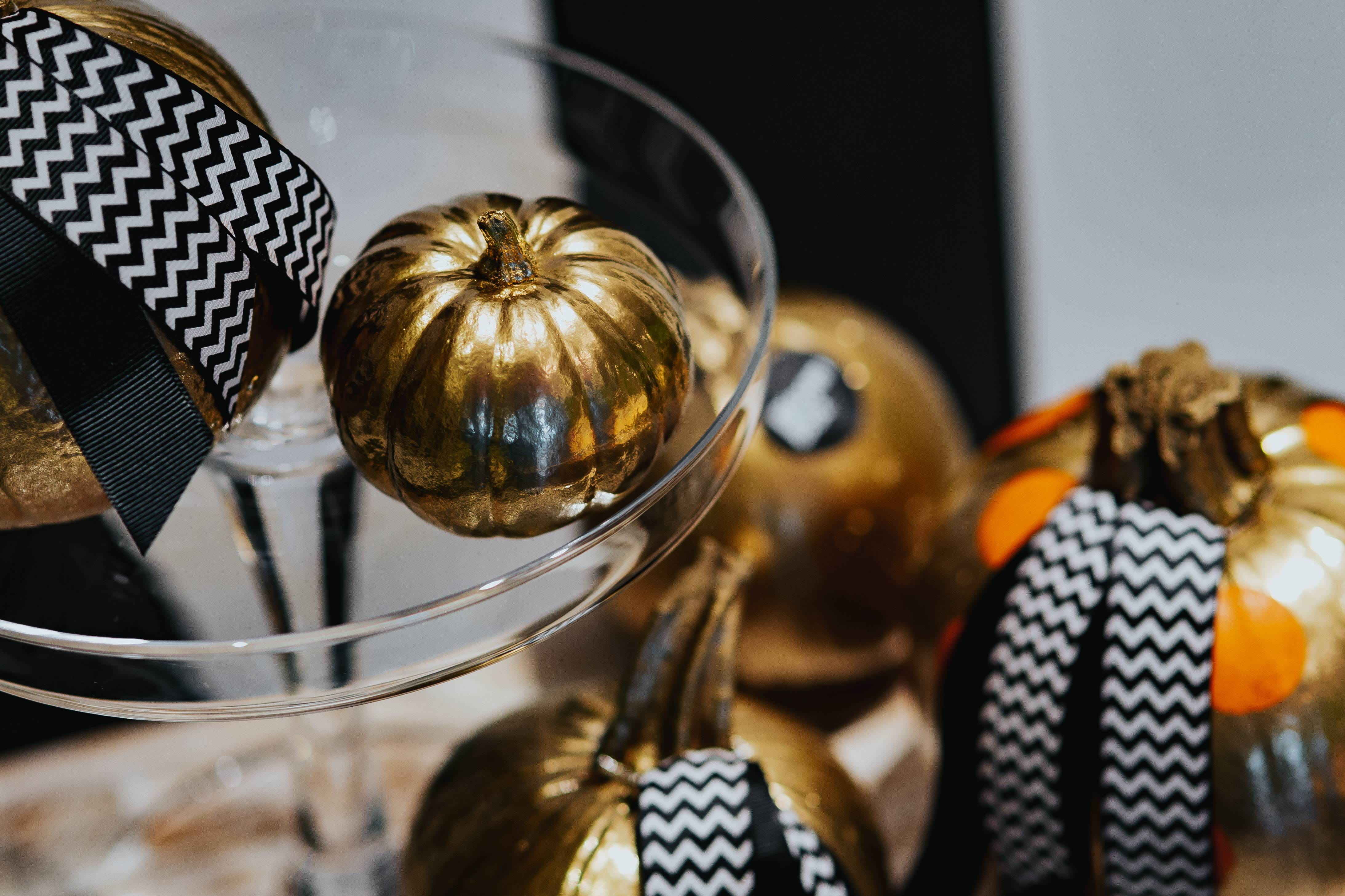 4K, ornaments, container, alloy, no people, metal, decoration, still life, Golden, group of objects, reflection, choice, pattern, food and drink, decorations, HD Wallpaper