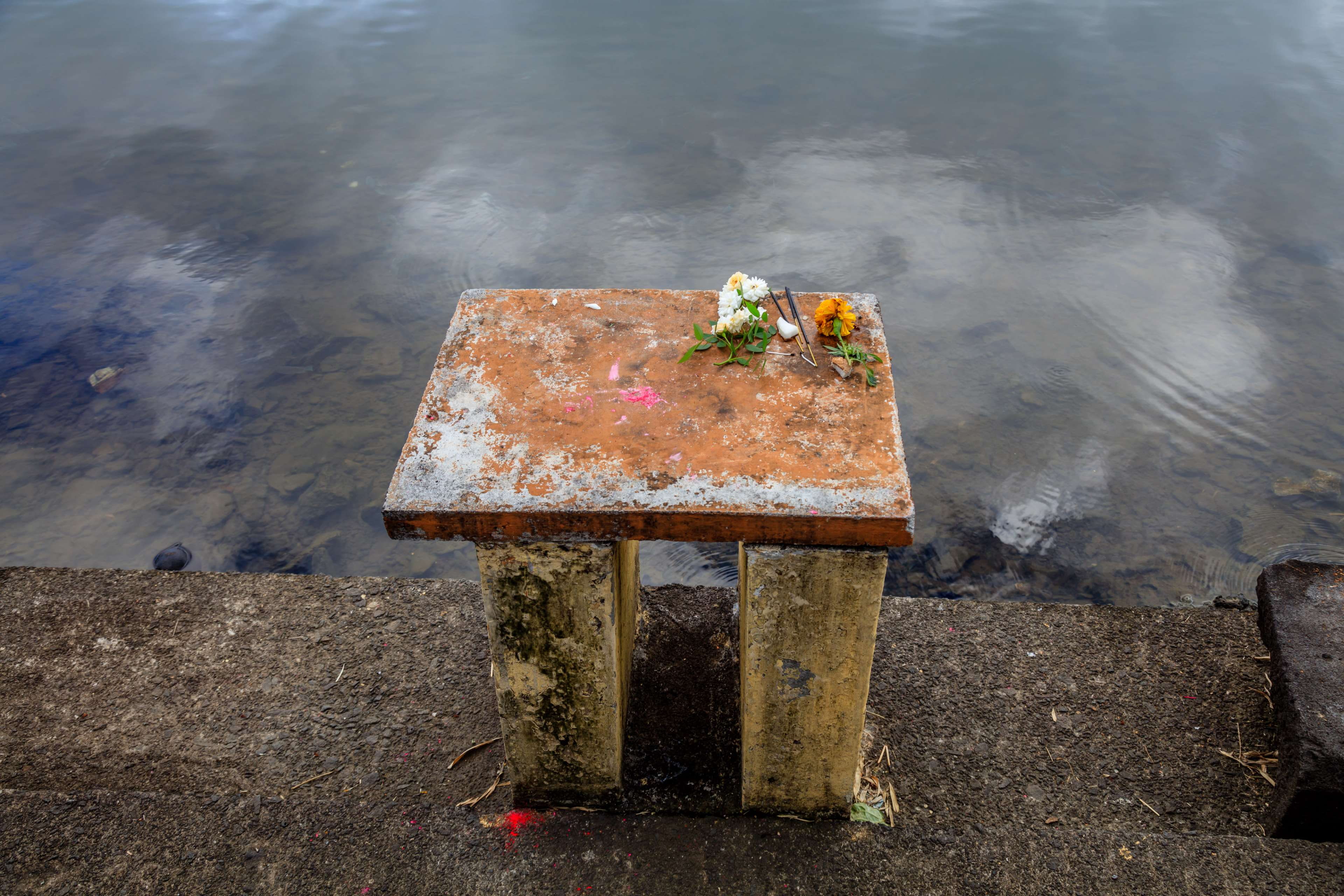 rock - object, solid, mauricius, nature, outdoors, no people, lake, day, 4K, hindu, heat - temperature, high angle view, focus on foreground, table, oltar, HD Wallpaper
