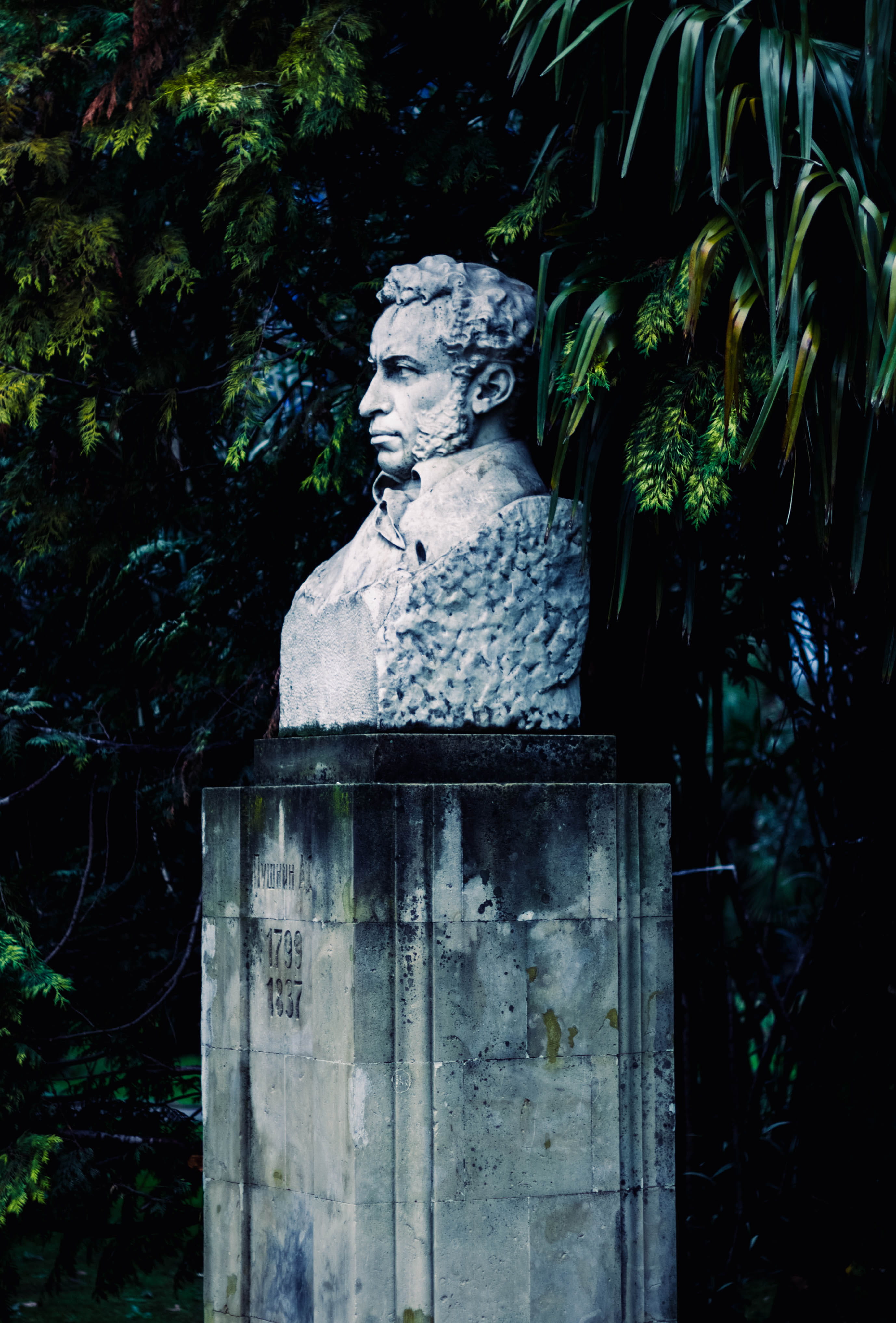 representation, religion, park, public domain images, plant, no people, art, craft, statue, park - man made space, man, stones, outdoors, human representation, Phone HD Wallpaper