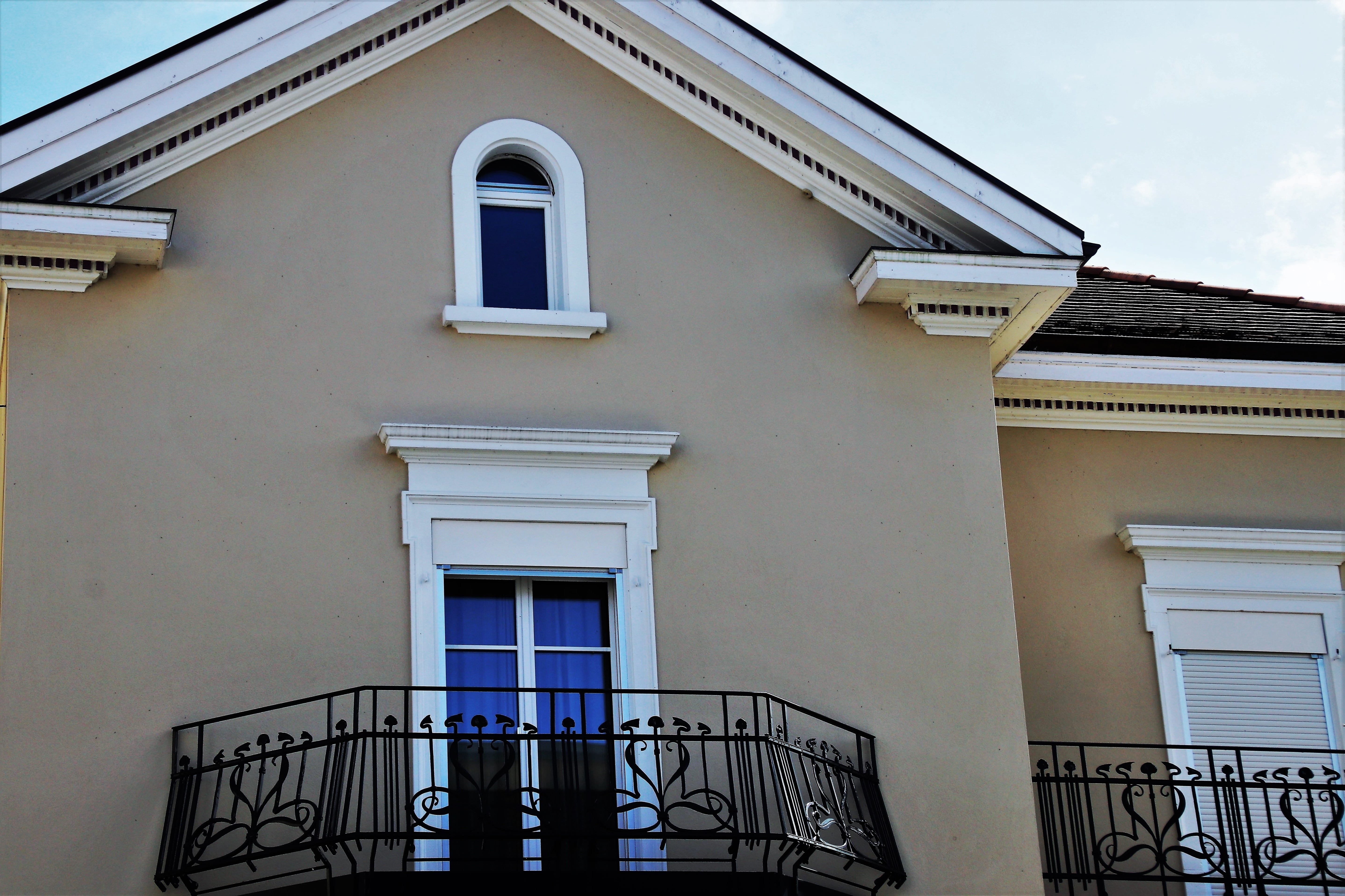 architecture, entrance, residential district, old, the background, the window, door, building, house, window sill, blue sky, façades, the style of the country, HD Wallpaper