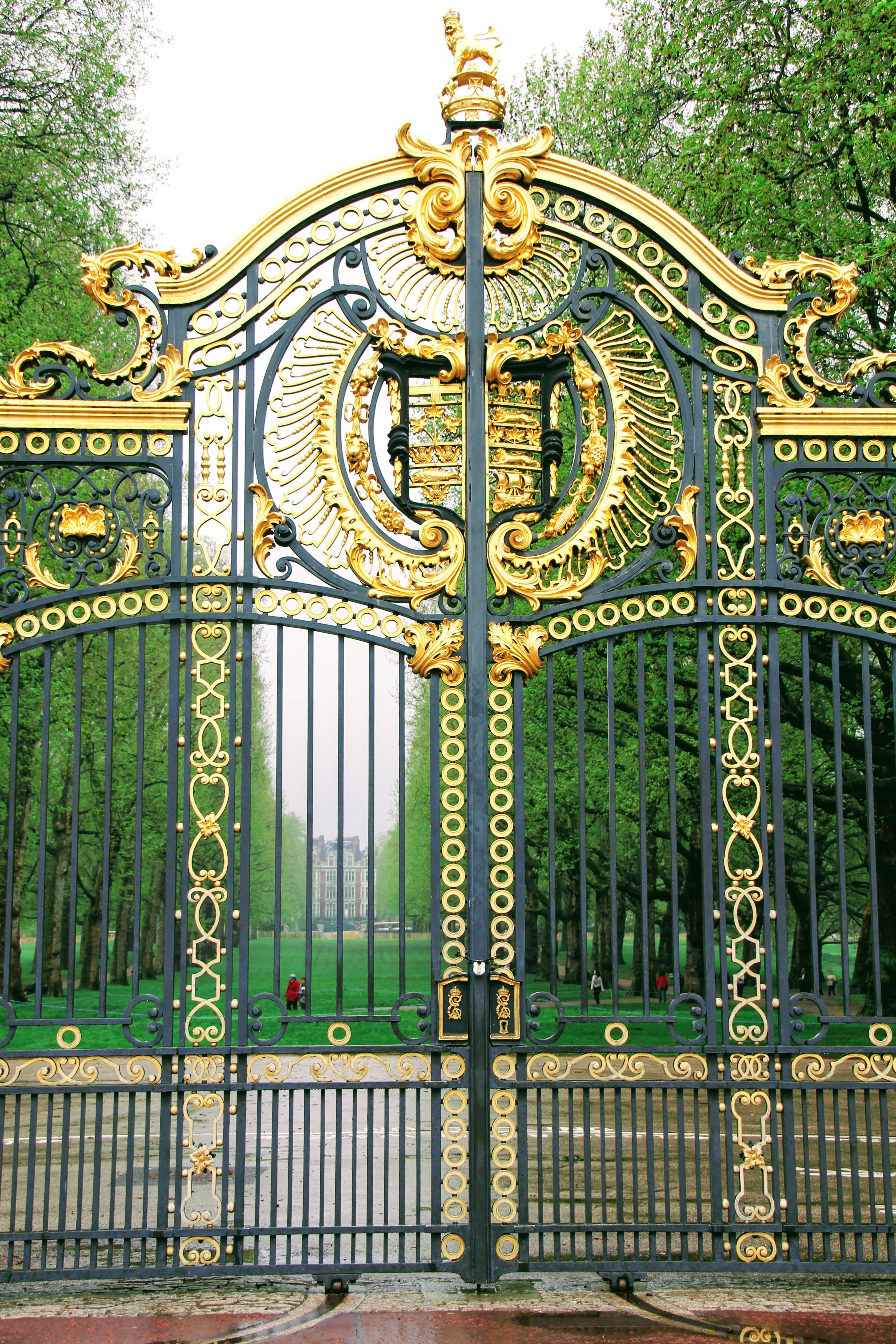 day, park, gray, buckingham palace, gate, nature, metal, history, safety, detail, building exterior, building, iron - metal, green color, london, travel destinations, Phone HD Wallpaper