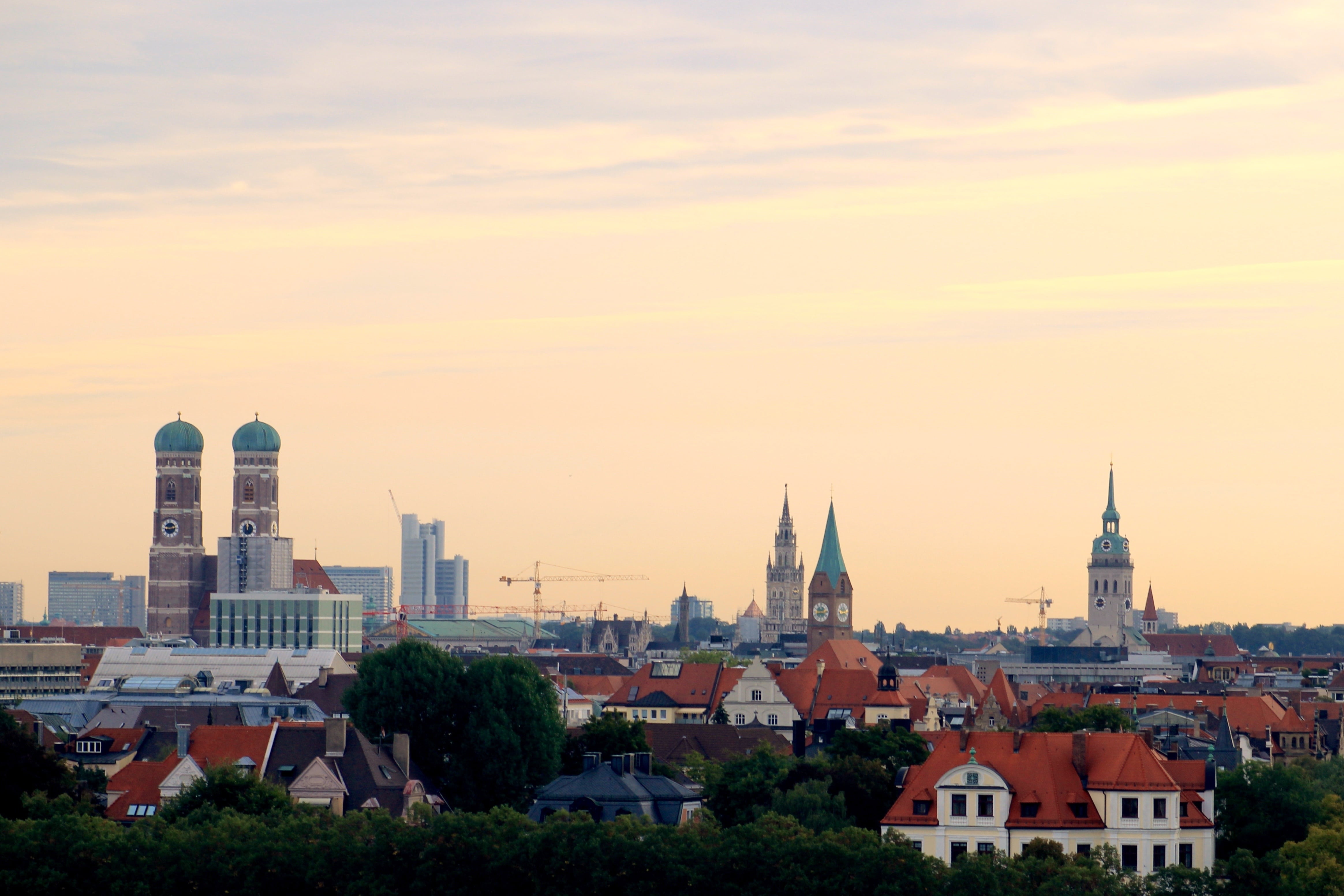 building exterior, travel, spire, tower, sky, state capital, outdoors, belief, 4K, residential district, nature, architecture, bavaria, munich, building, HD Wallpaper