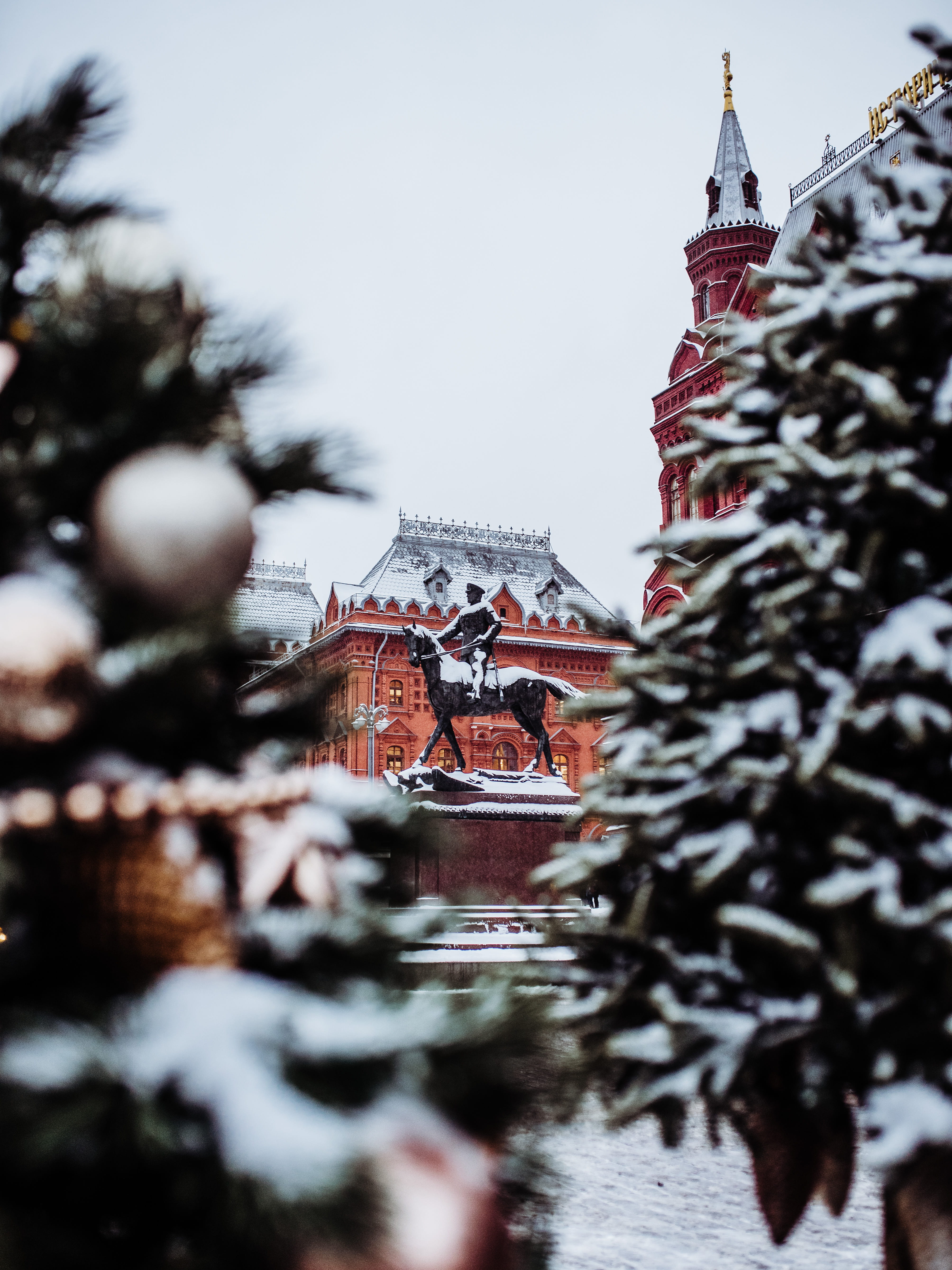 architecture, cold, spirituality, city, history, city center, ride, belief, no people, riding, cold temperature, street photography, snow, religion, christmas tree, Phone HD Wallpaper