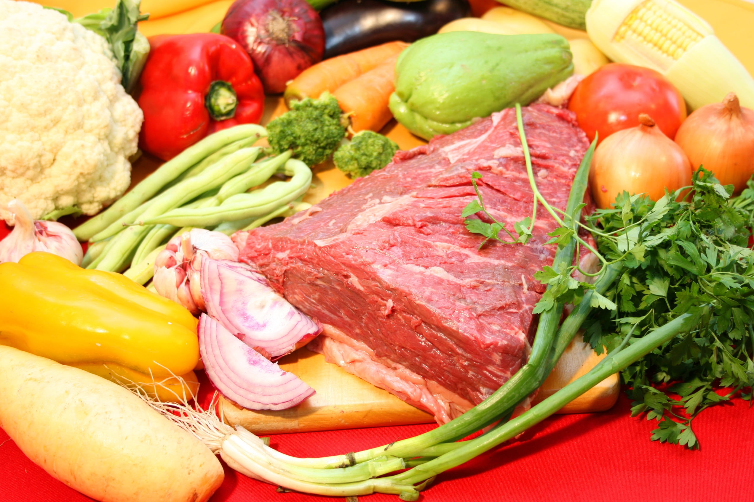 red meat, culinary, spicy, surrounded, delicia, multi colored, barbecue, healthy eating, food and drink, meat, condiment, seasoned, no people, close-up, HD Wallpaper