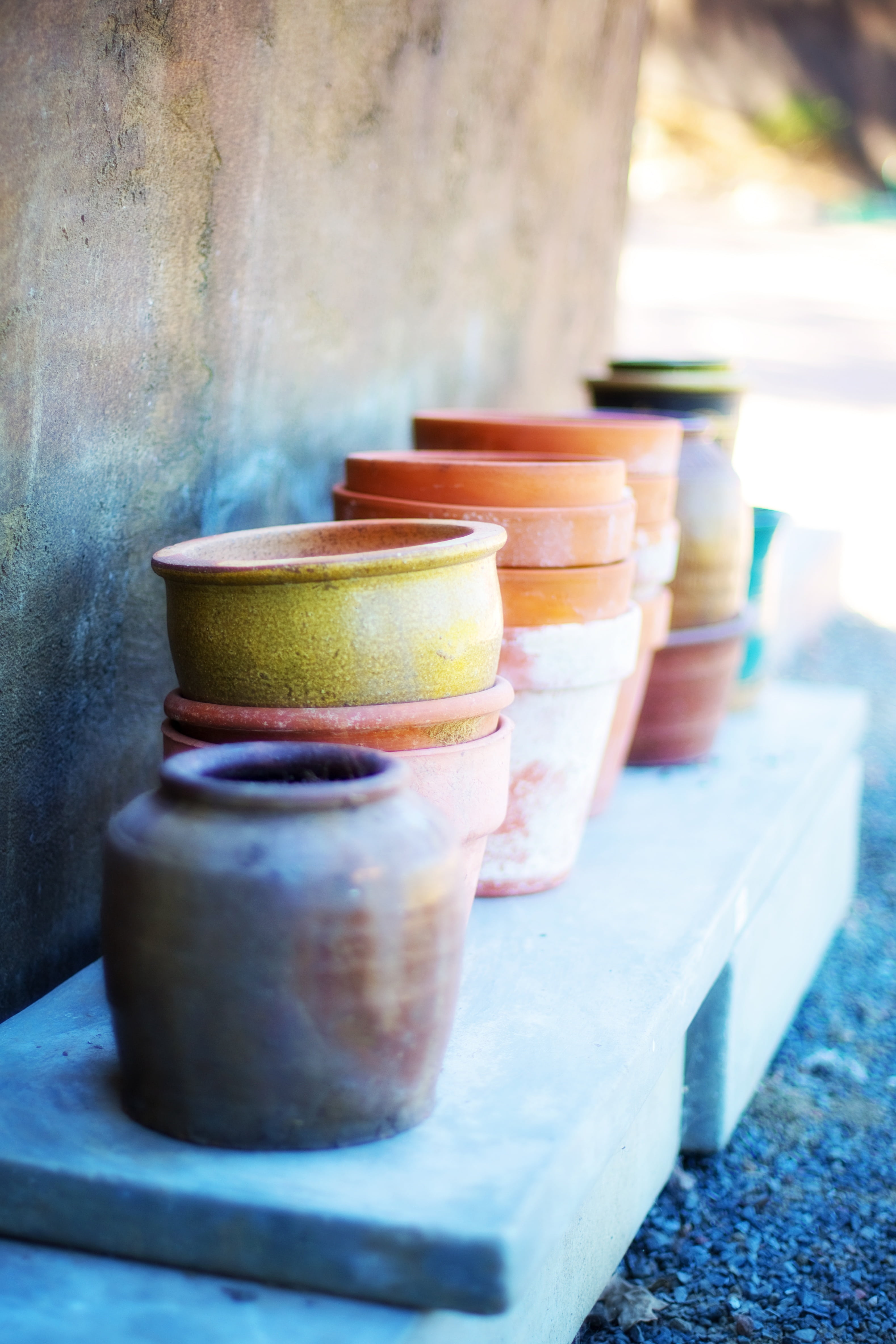gardening, focus on foreground, flower pots, ceramic, fruit, pot, photography, painted, food, outdoors, still life, selective focus, ceramics, table, 4K, Phone HD Wallpaper