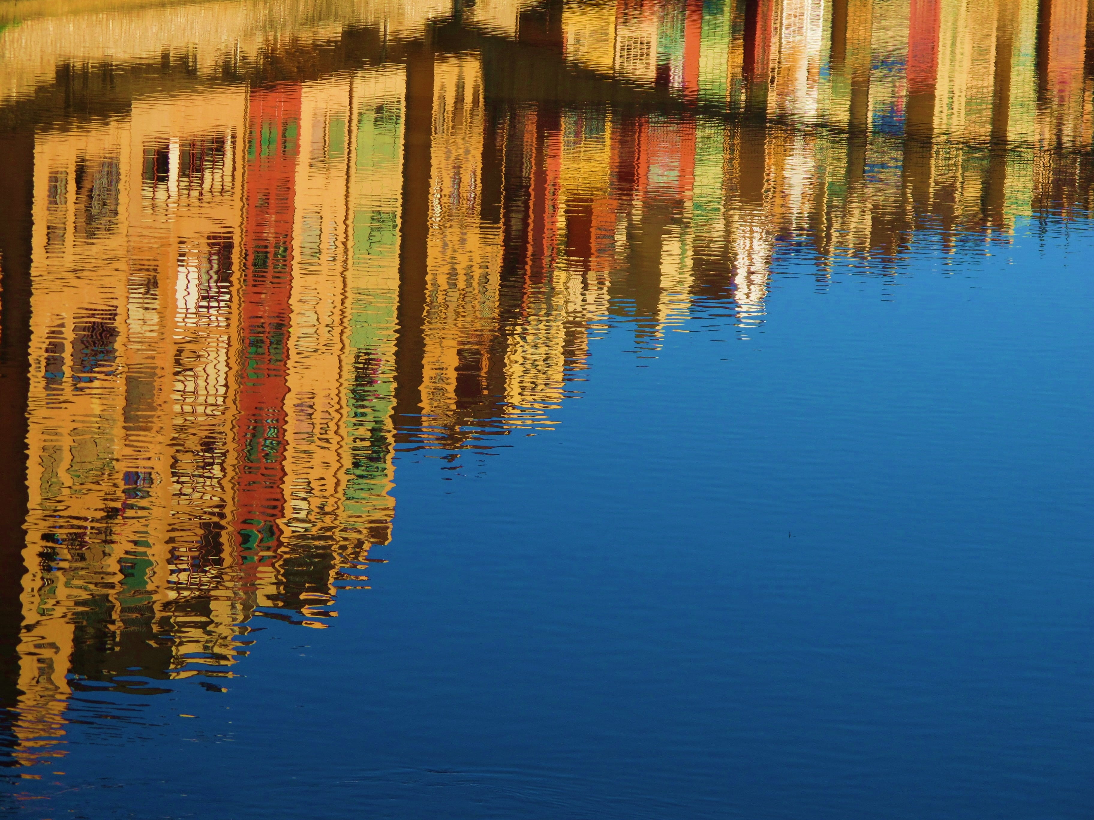 travel, spain, reflection, beauty in nature, rippled, built structure, girona, wavy, 2K, blue, water, green, waterfront, river, day, buildings, building, HD Wallpaper
