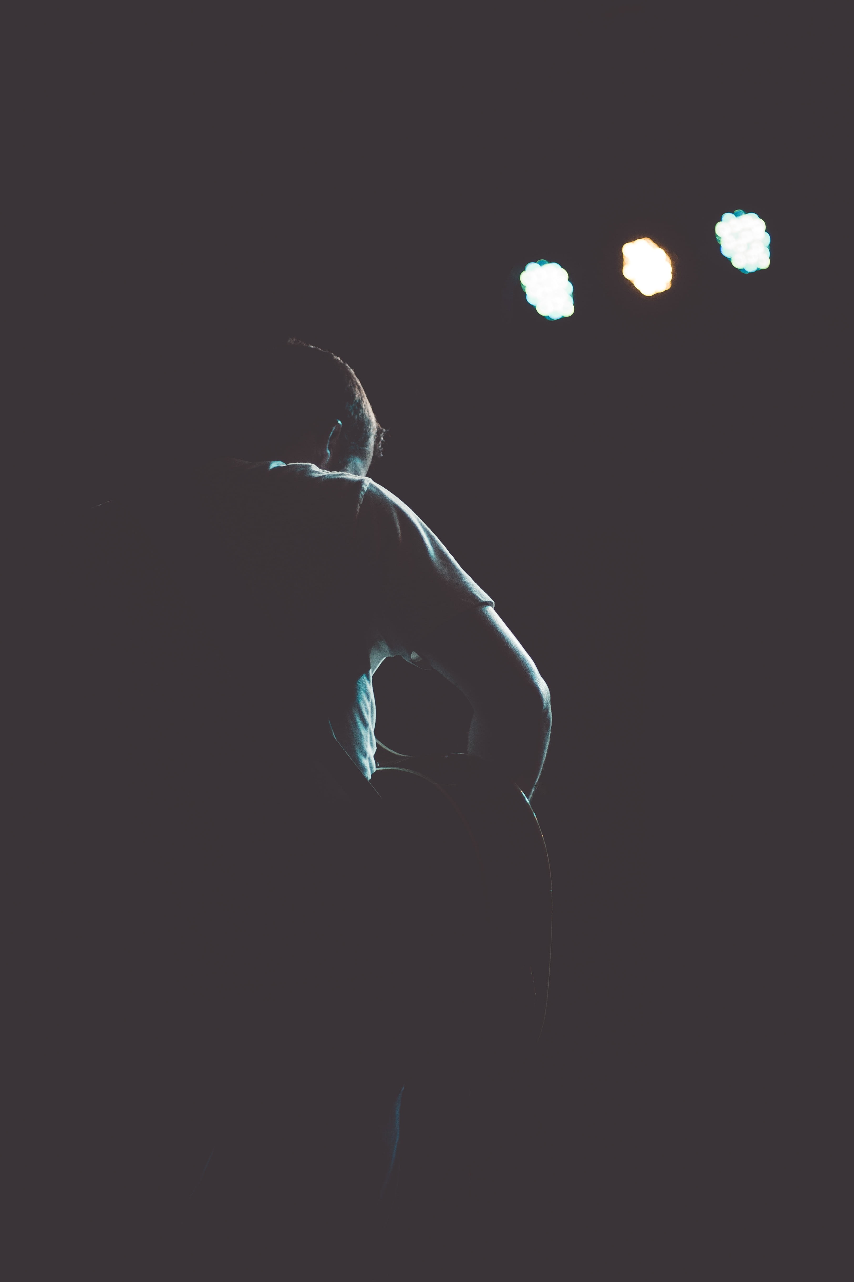 concert, instrument, band, rock, nightlife, lighting equipment, music, man, silhouette, real people, black, rock music, guitar player, dark, arts culture and entertainment, Phone HD Wallpaper