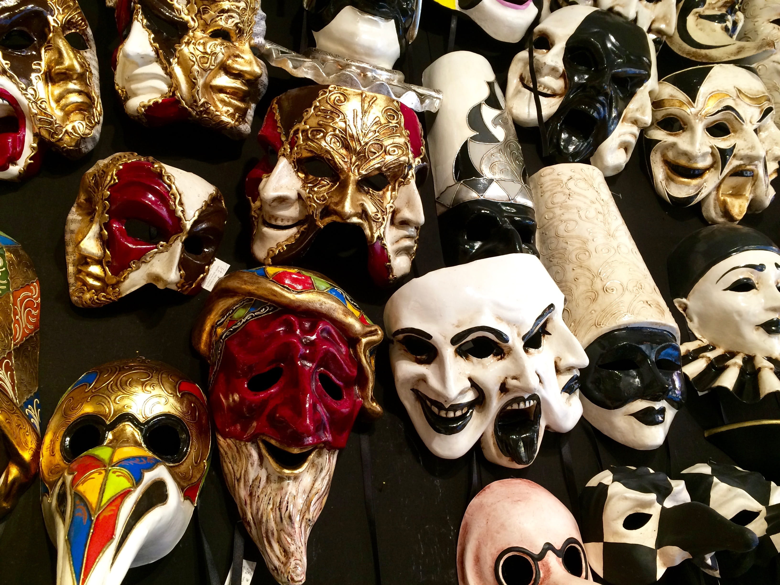 sale, mounted, outdoors, choice, party - social event, human skull, for sale, store, large group of objects, order, retail display, Venice, still life, HD Wallpaper
