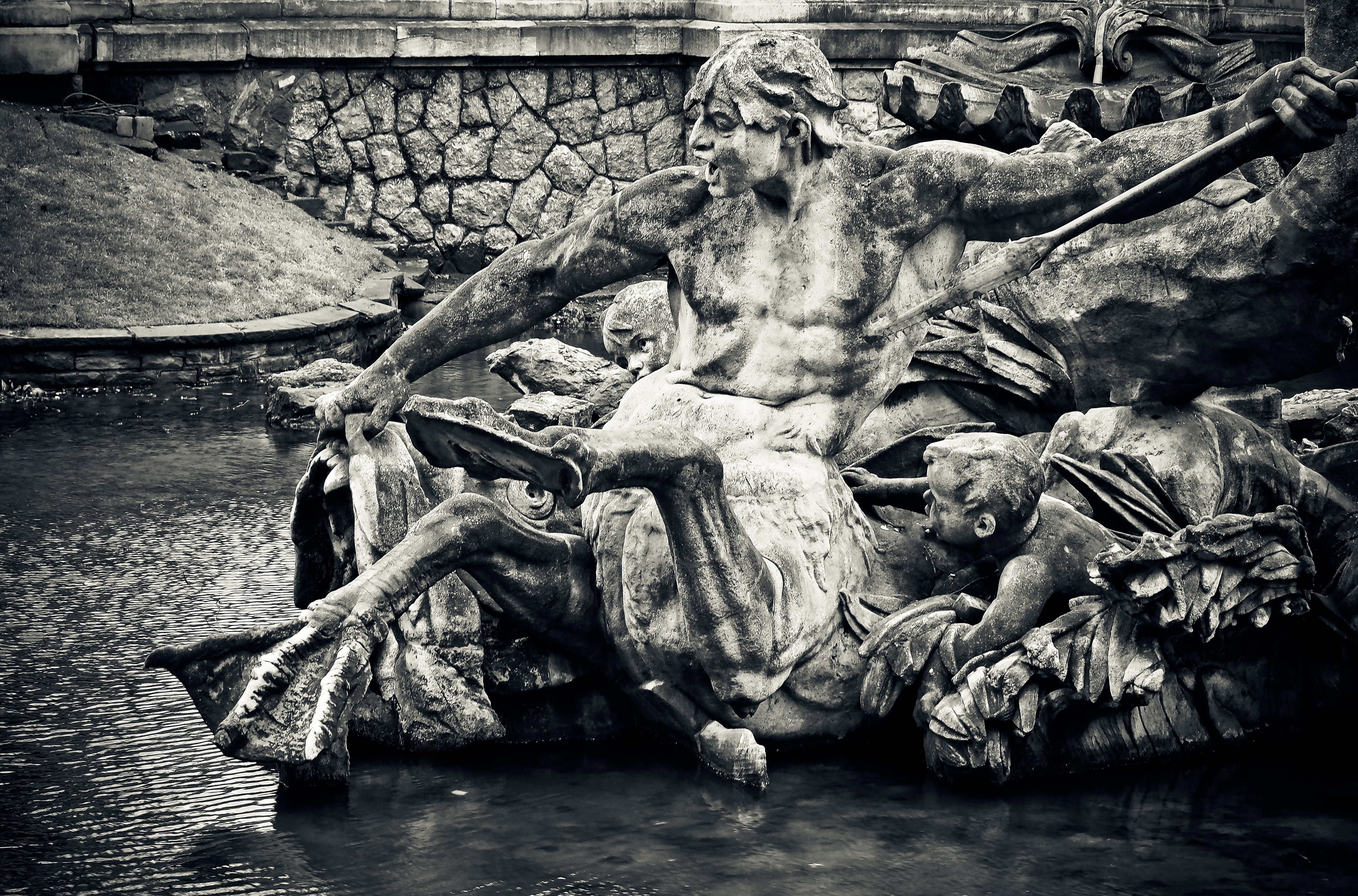 adults only, spear, waterfront, figure, monument, holding, 4K, distinctive, representation, architecture, human representation, neptune, craft, contrast dark, HD Wallpaper