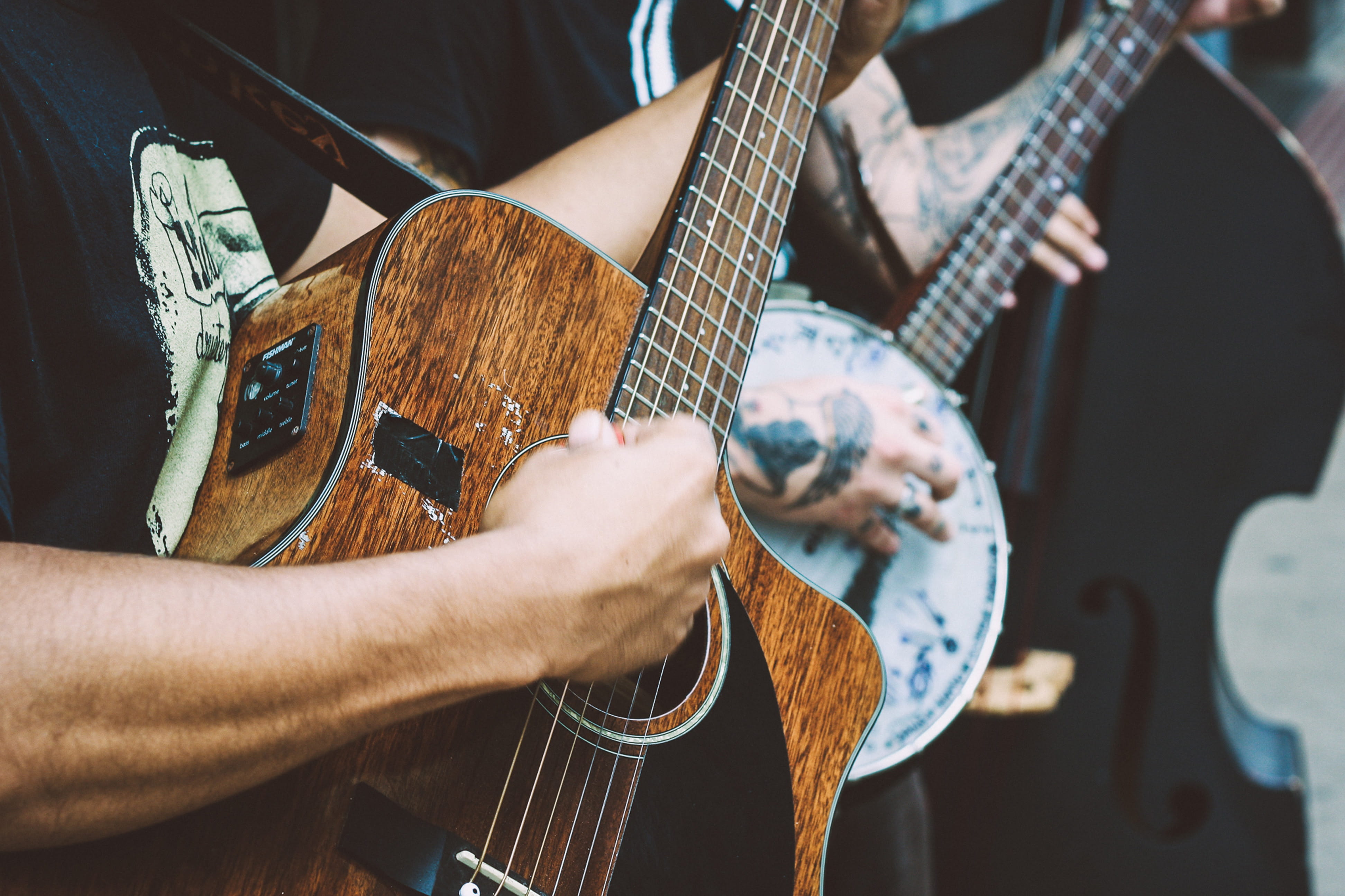 holding, one person, stringed instrument, photo, bass guitar, musical instrument string, playing, entertainment occupation, strumming, acoustic guitar, HD Wallpaper
