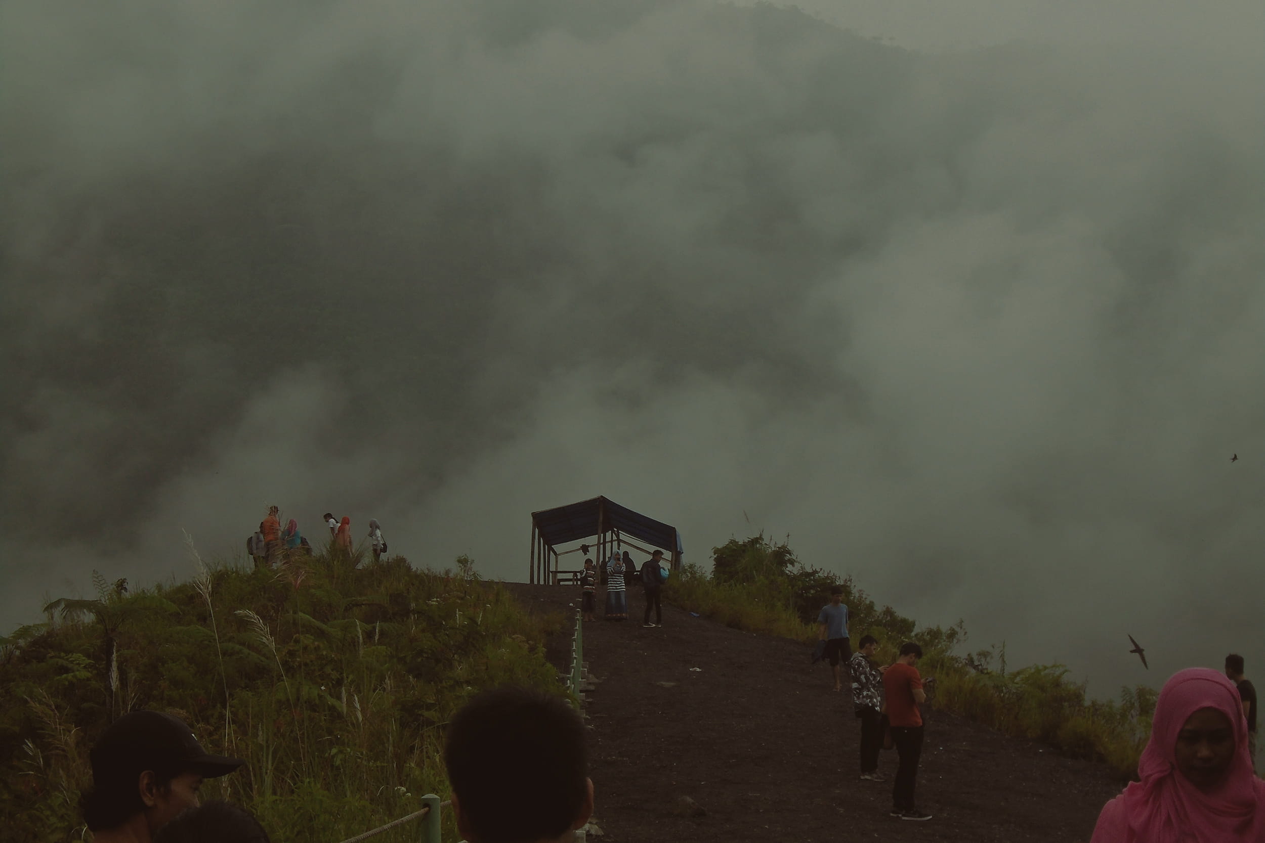 wanderlust, mountain, fog, lake, banten, sky, nature, lifestyles, medium group of people, environment, real people, group of people, adult, outdoors, fogging, HD Wallpaper