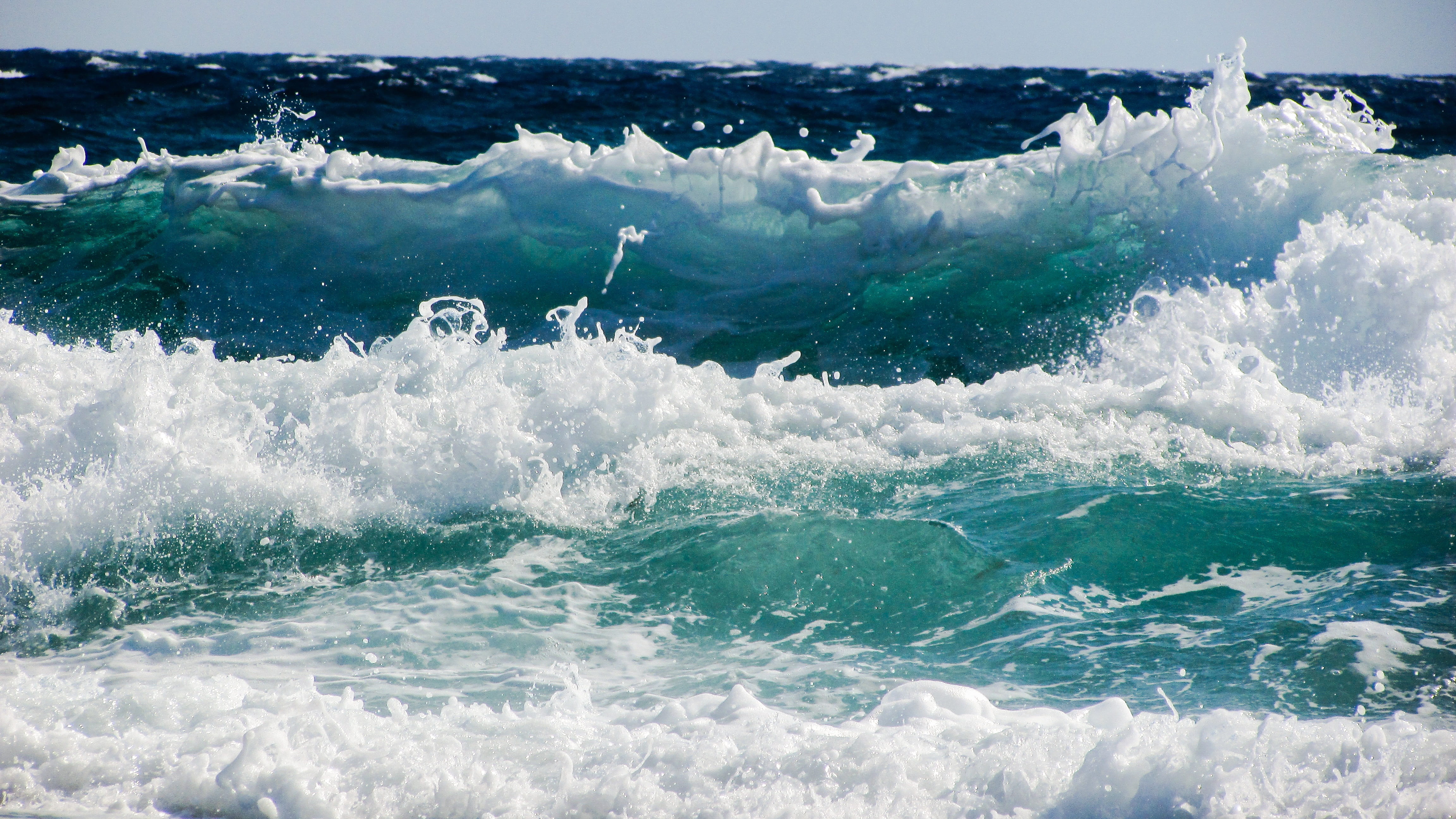 splashing, power, scenics - nature, sea, aggression, environment, blue, motion, daytime, sport, flowing water, breeze, photo, outdoors, water, aquatic sport, HD Wallpaper
