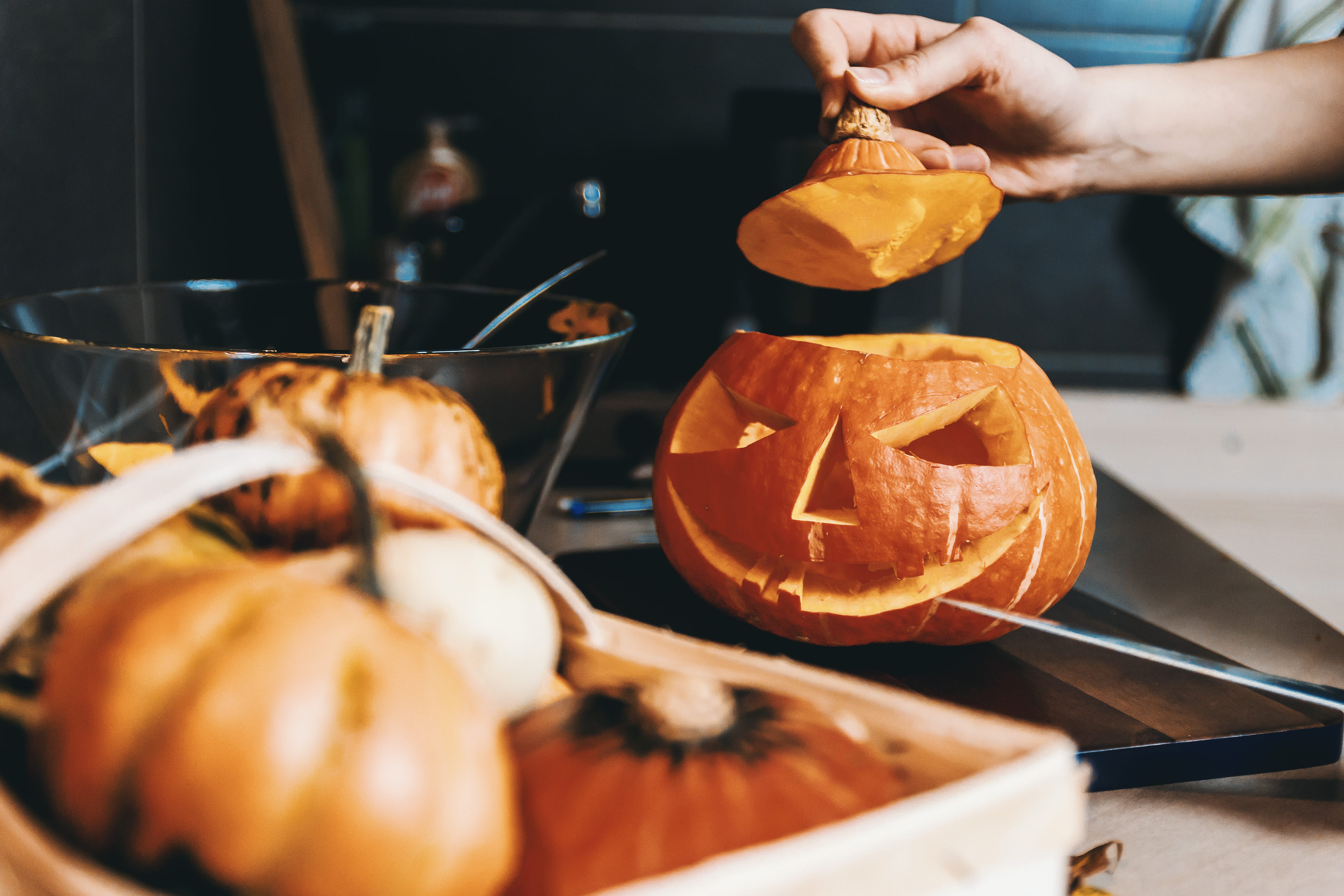 wellbeing, orange, human body part, healthy eating, selective focus, orange color, jack o lantern, 4K, girls, freshness, pumpkin, indoors, close-up, food and drink, HD Wallpaper