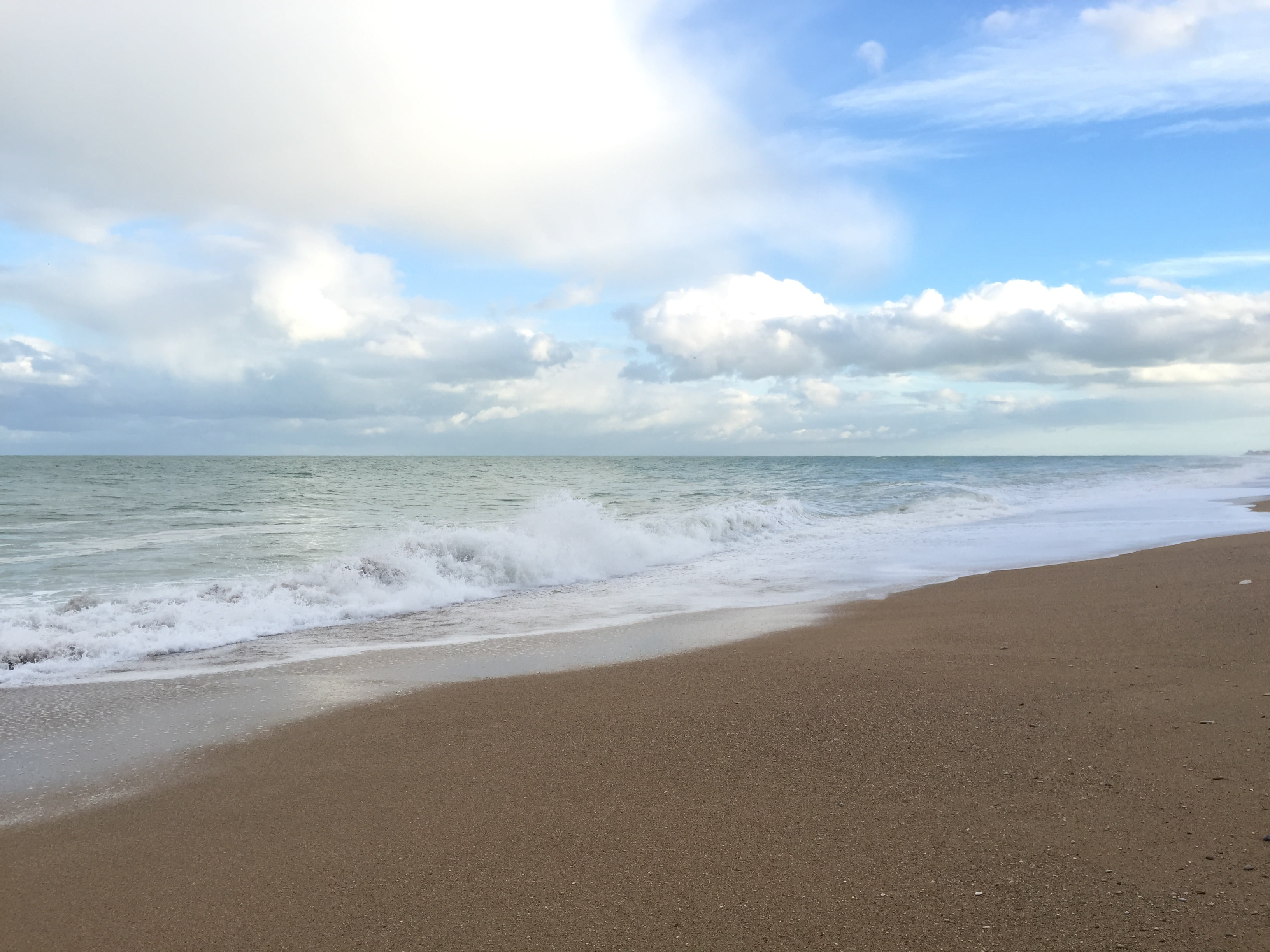 clouds, sky, sea, scenics - nature, atmosphere, horizon, wave, holiday, sun, blue, beach, nature, no people, 2K, motion, scenics, sport, cloud - Sky, holidays, HD Wallpaper