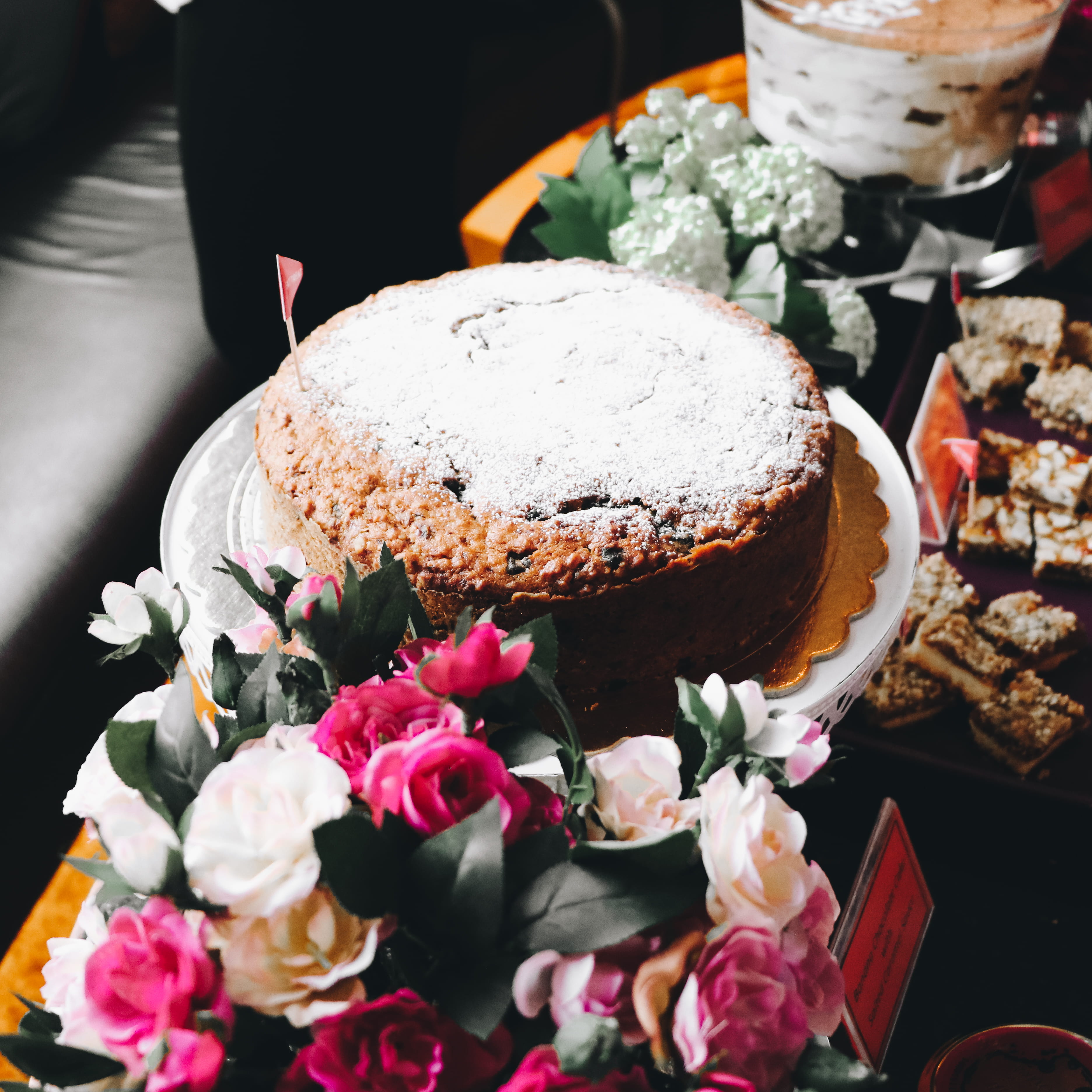 baked, nature, cream, nomnom, nom, close-up, temptation, 2K, indulgence, creme, desserts, sweet food, flowering plant, cake, burger, feed, celebration, Phone HD Wallpaper