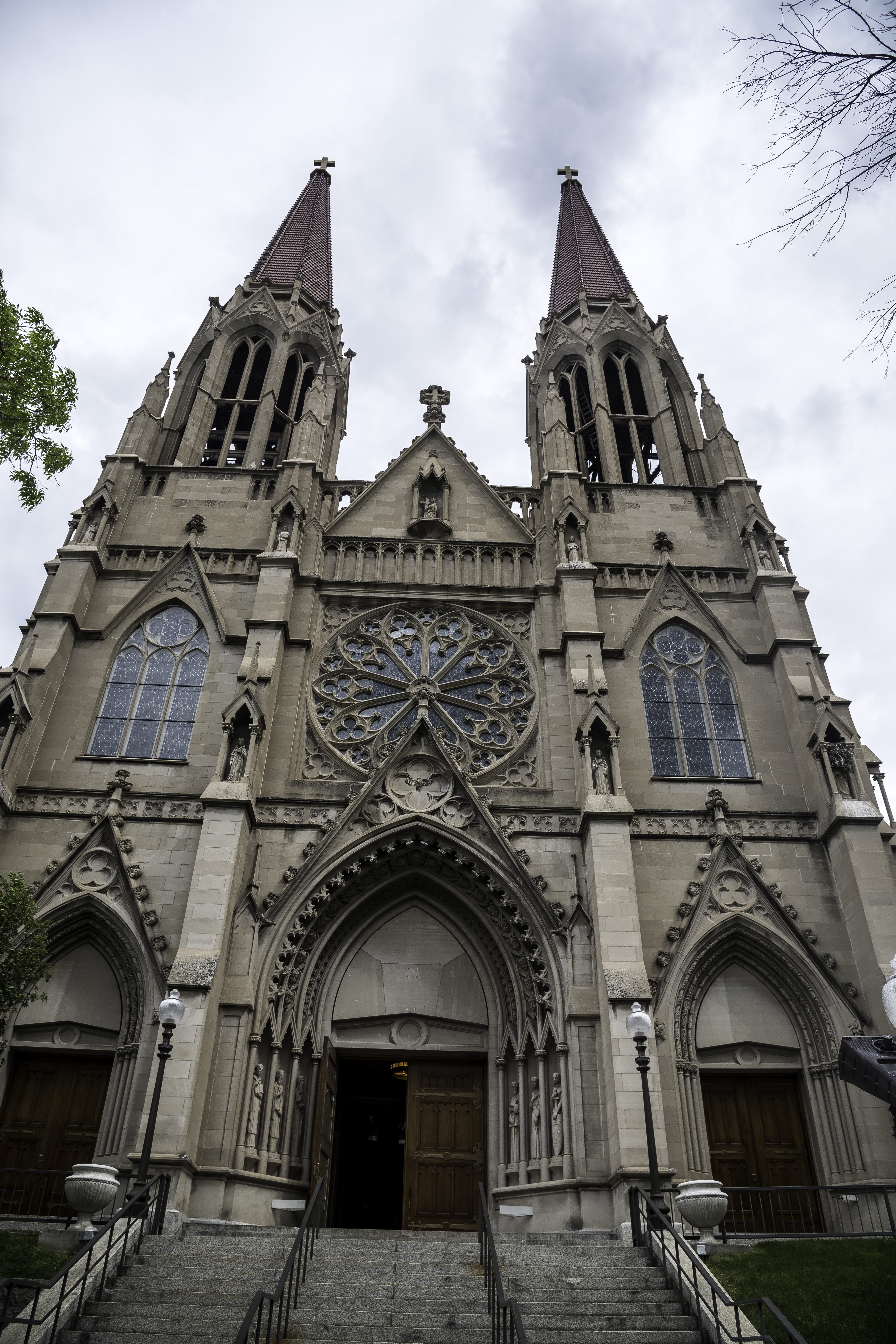 travel destinations, famous Place, arch, building, facade, doors, christianity, government, nature, faith, worship, place of worship, no people, low angle view, Phone HD Wallpaper