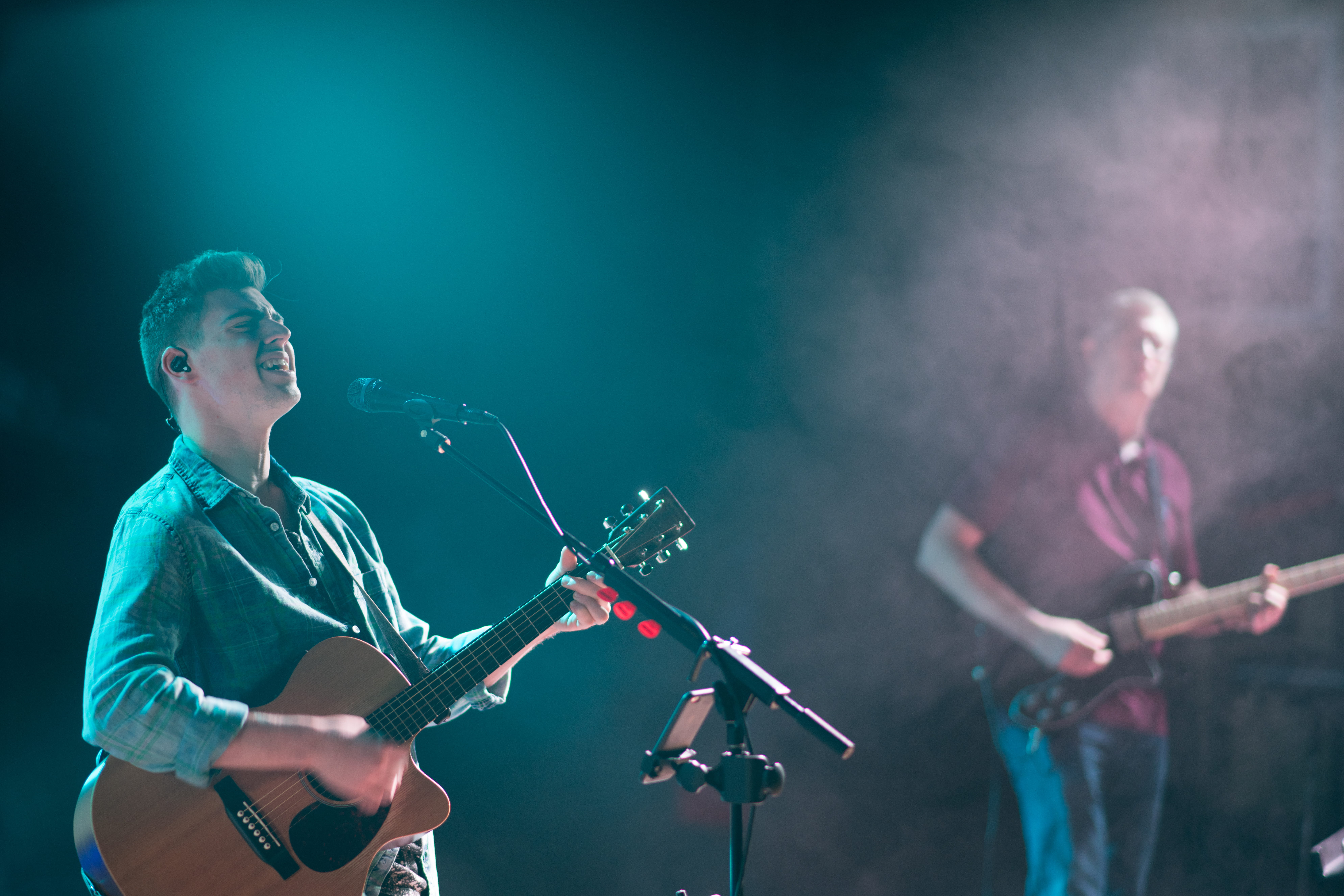 performing, skill, smoke, guitarist, pop music, string instrument, dark, stage - performance space, playing, gracechapel, performance, rock music, plucking an instrument, HD Wallpaper