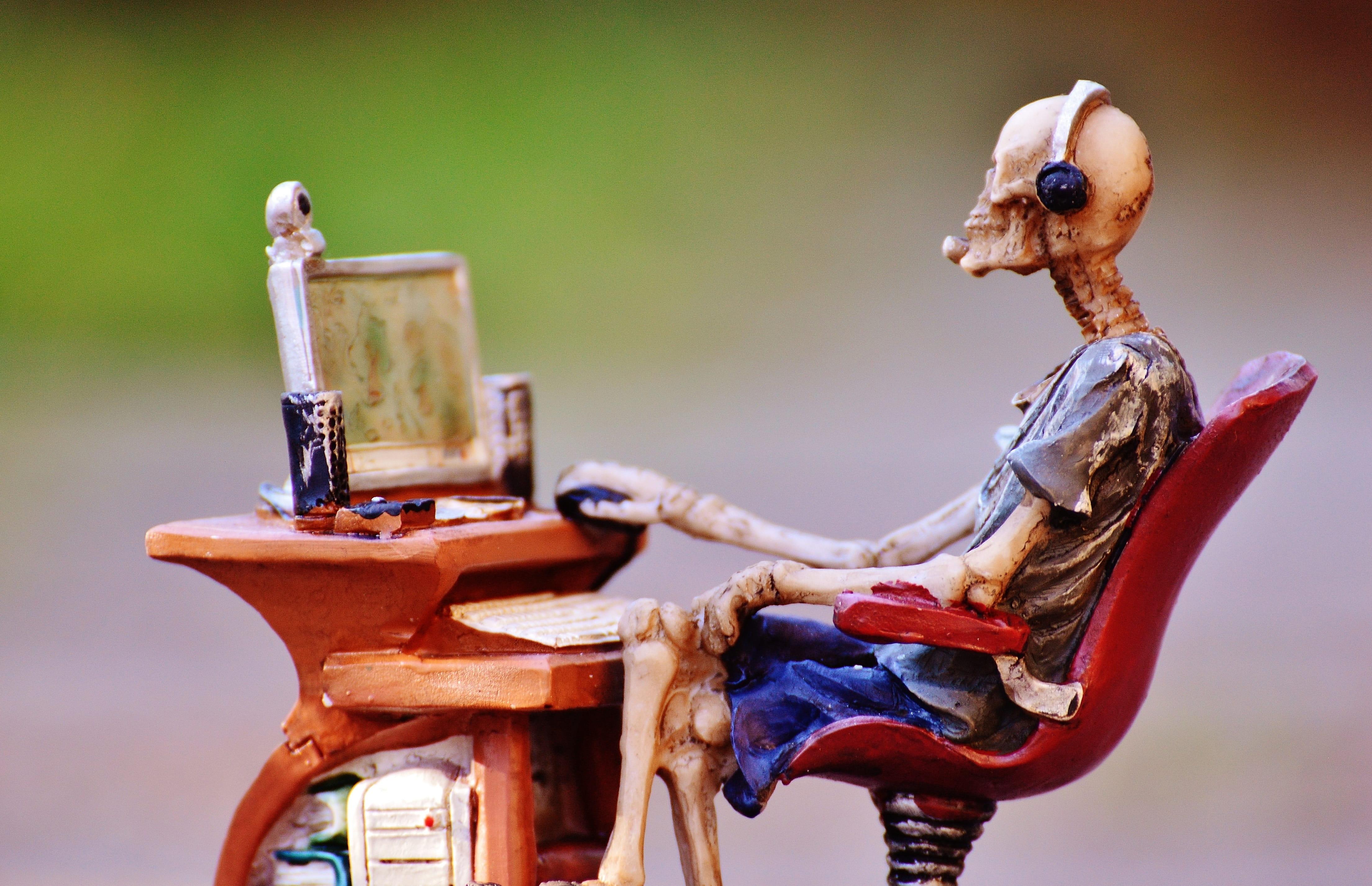 computer searches, addiction, one animal, animal wildlife, monitor, water, toy, pc, table, outdoors, seat, figurine, chair, close-up, 4K, self help, Addiction, HD Wallpaper